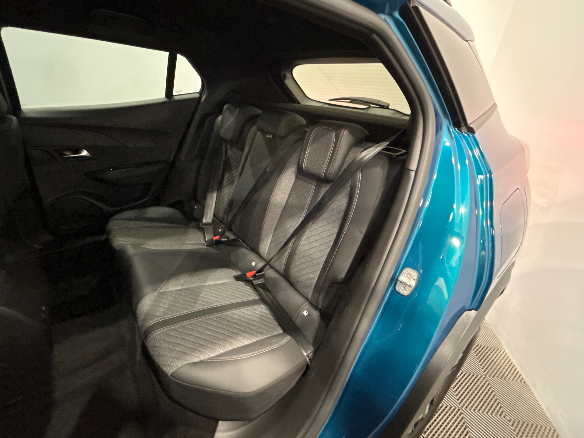PEUGEOT 2008 Allure 100 ch BVM6
