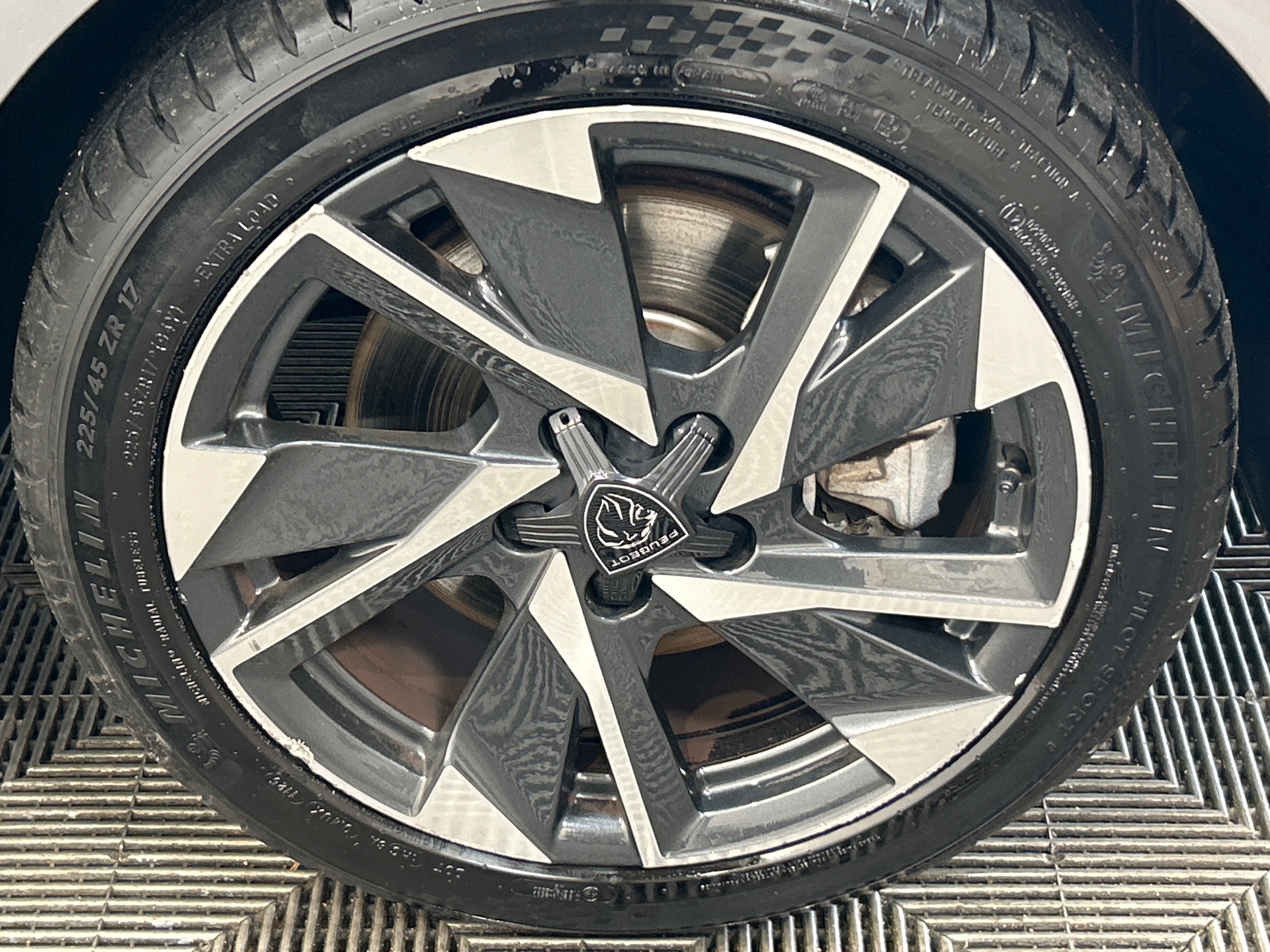 PEUGEOT 308 Berline Allure Hybrid 145 ch e-DCS6 — expertise