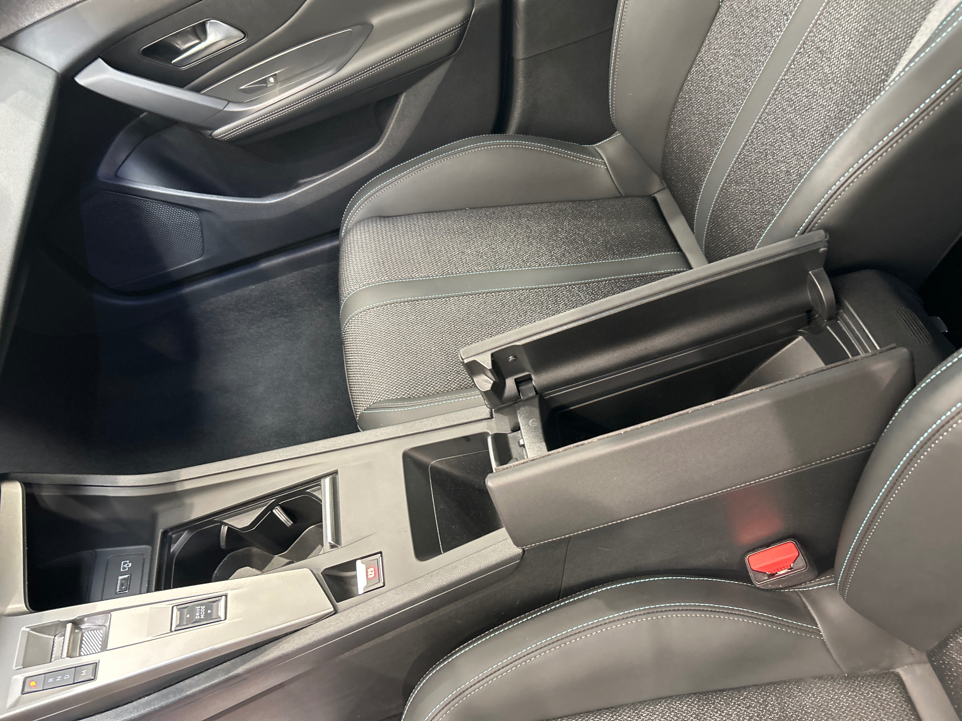 PEUGEOT 308 Berline Allure Hybrid 145 ch e-DCS6