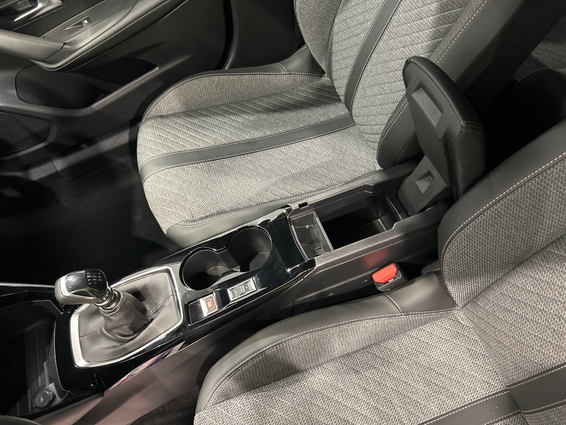PEUGEOT 2008 Allure 100 ch BVM6