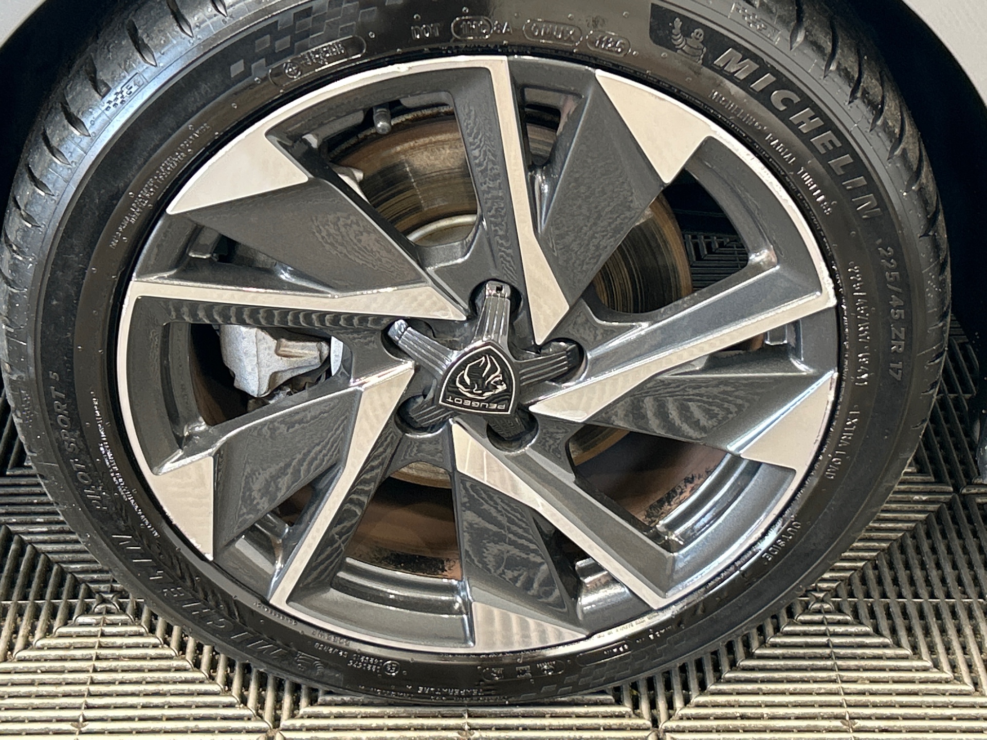 PEUGEOT 308 Berline Allure Hybrid 145 ch e-DCS6 — expertise