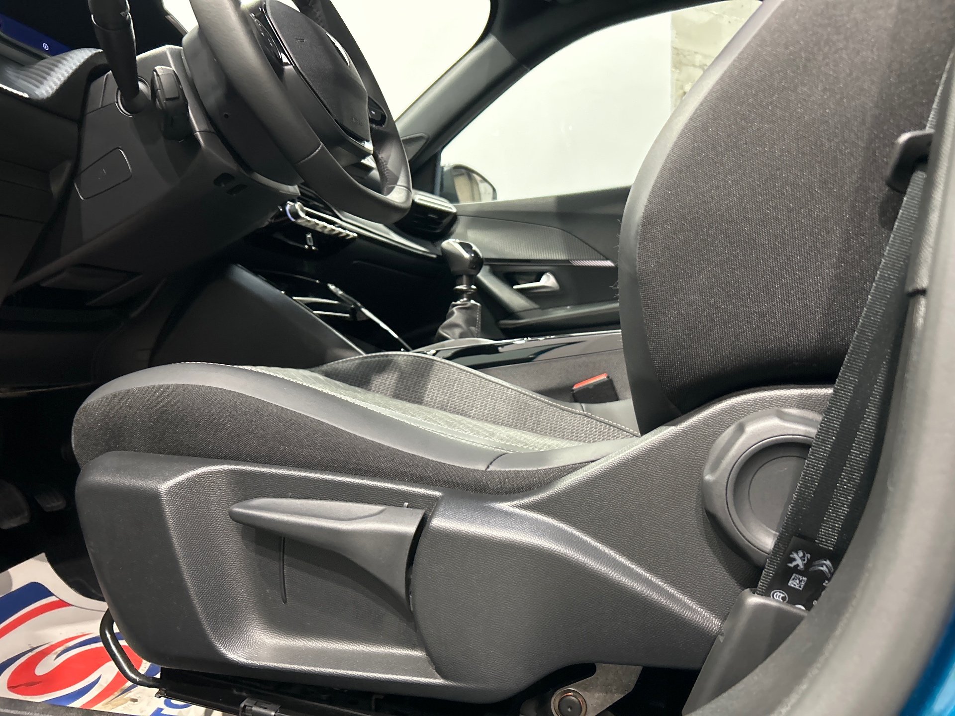 PEUGEOT 2008 Allure 100 ch BVM6
