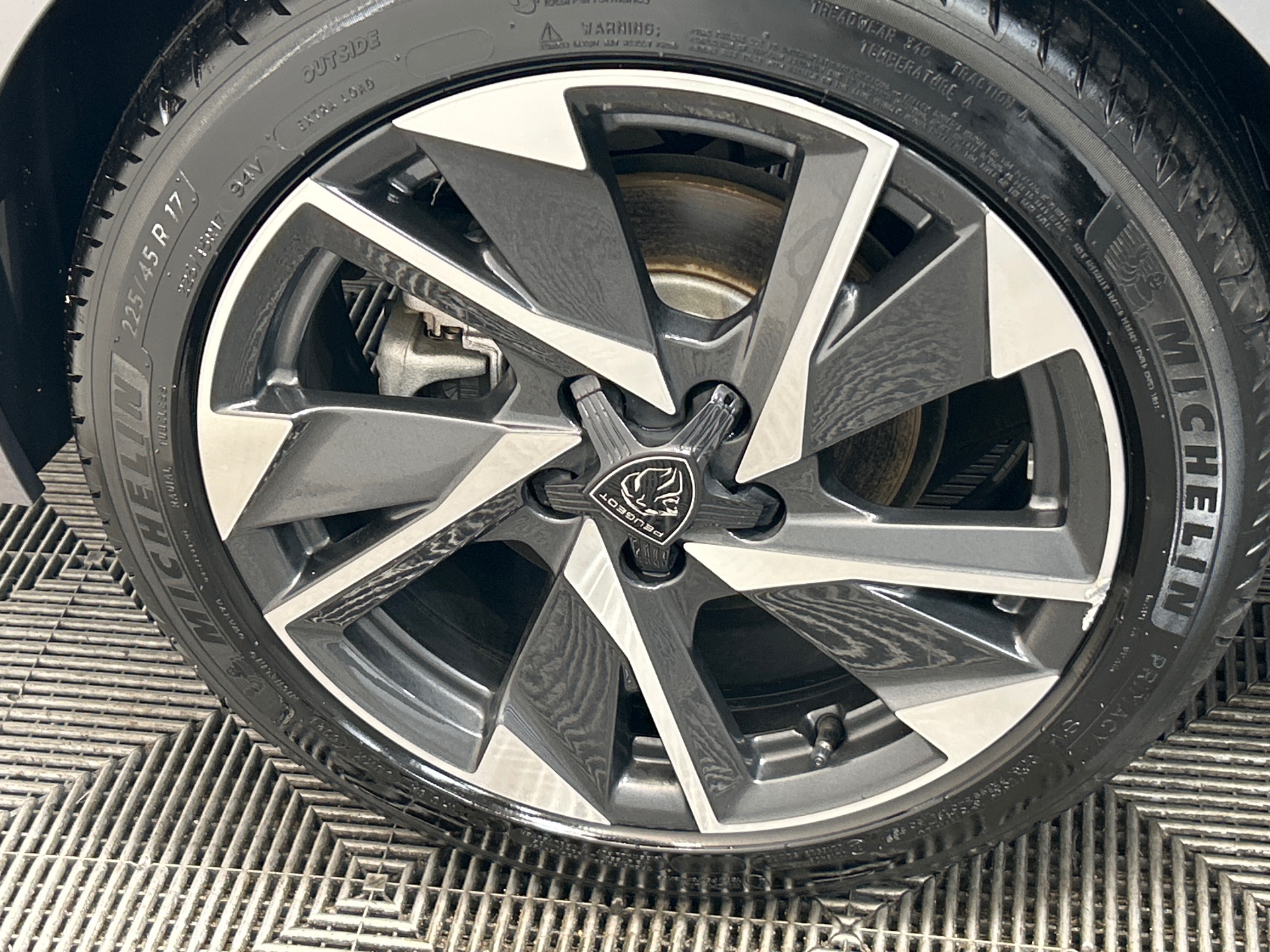 PEUGEOT 308 Berline Allure Hybrid 145 ch e-DCS6 — expertise