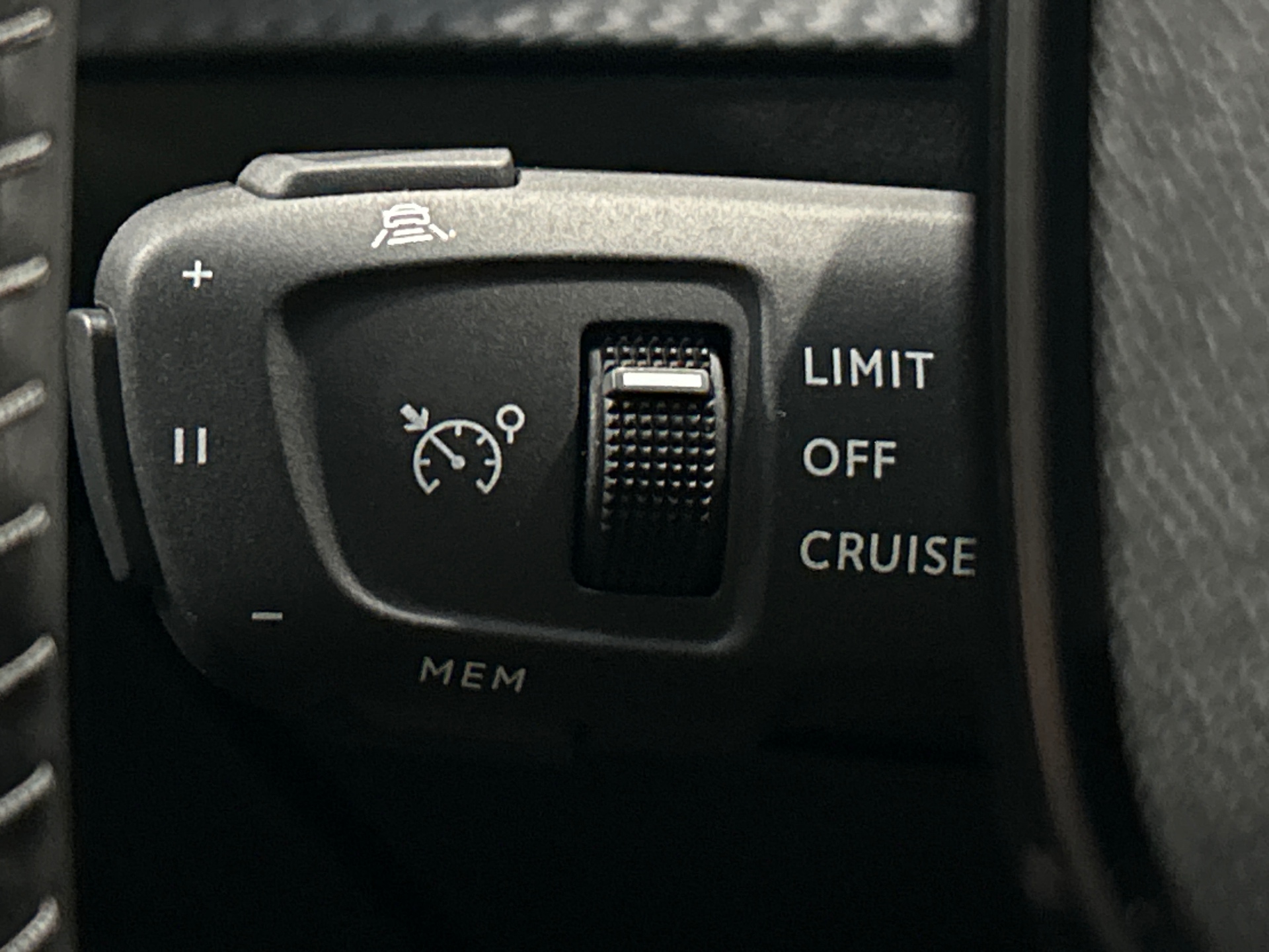 PEUGEOT 2008 Allure 100 ch BVM6