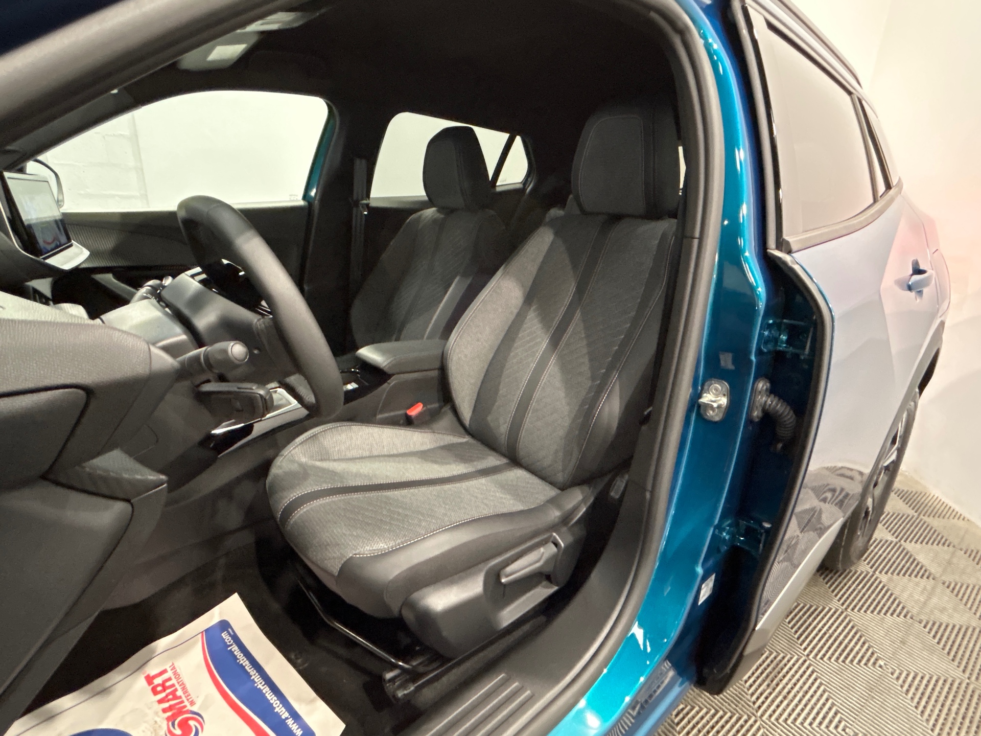PEUGEOT 2008 Allure 100 ch BVM6