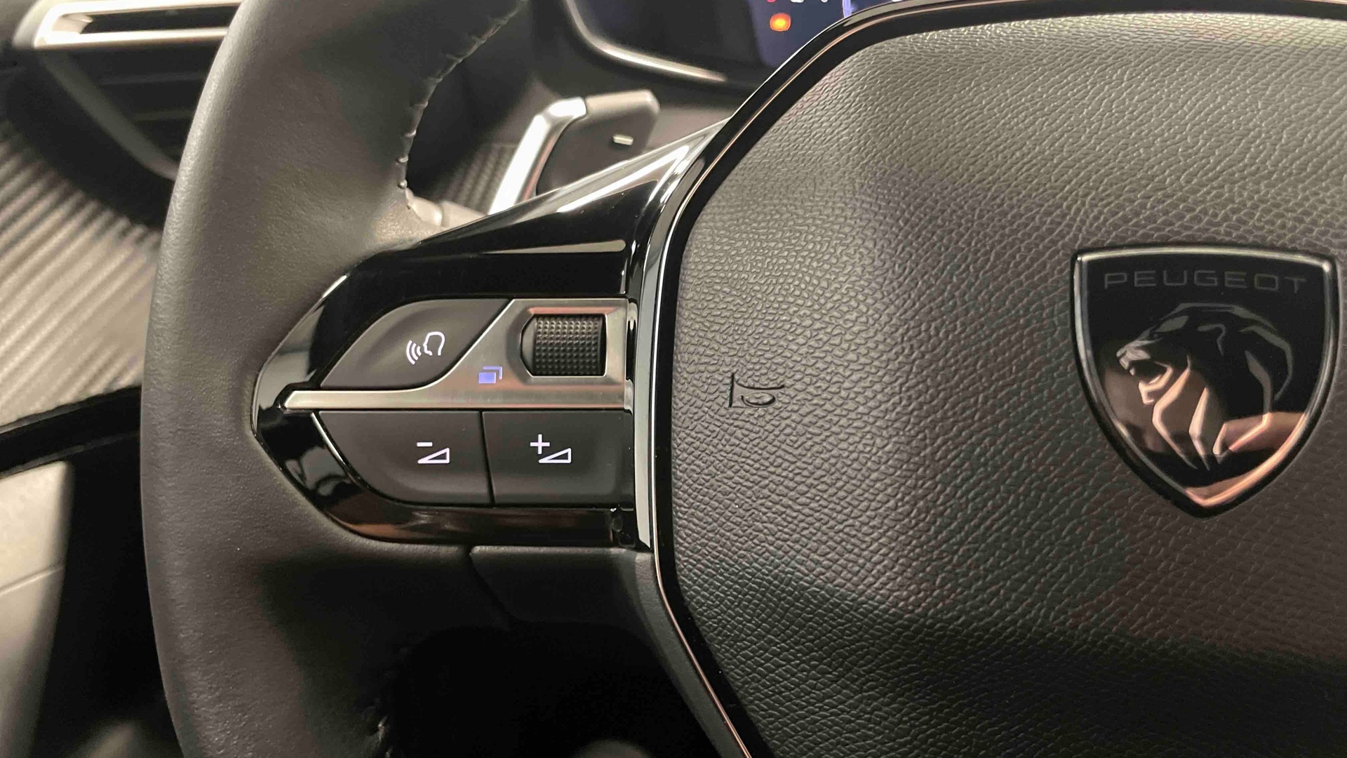 PEUGEOT 2008 Hybrid 145 e-DCS6 Allure