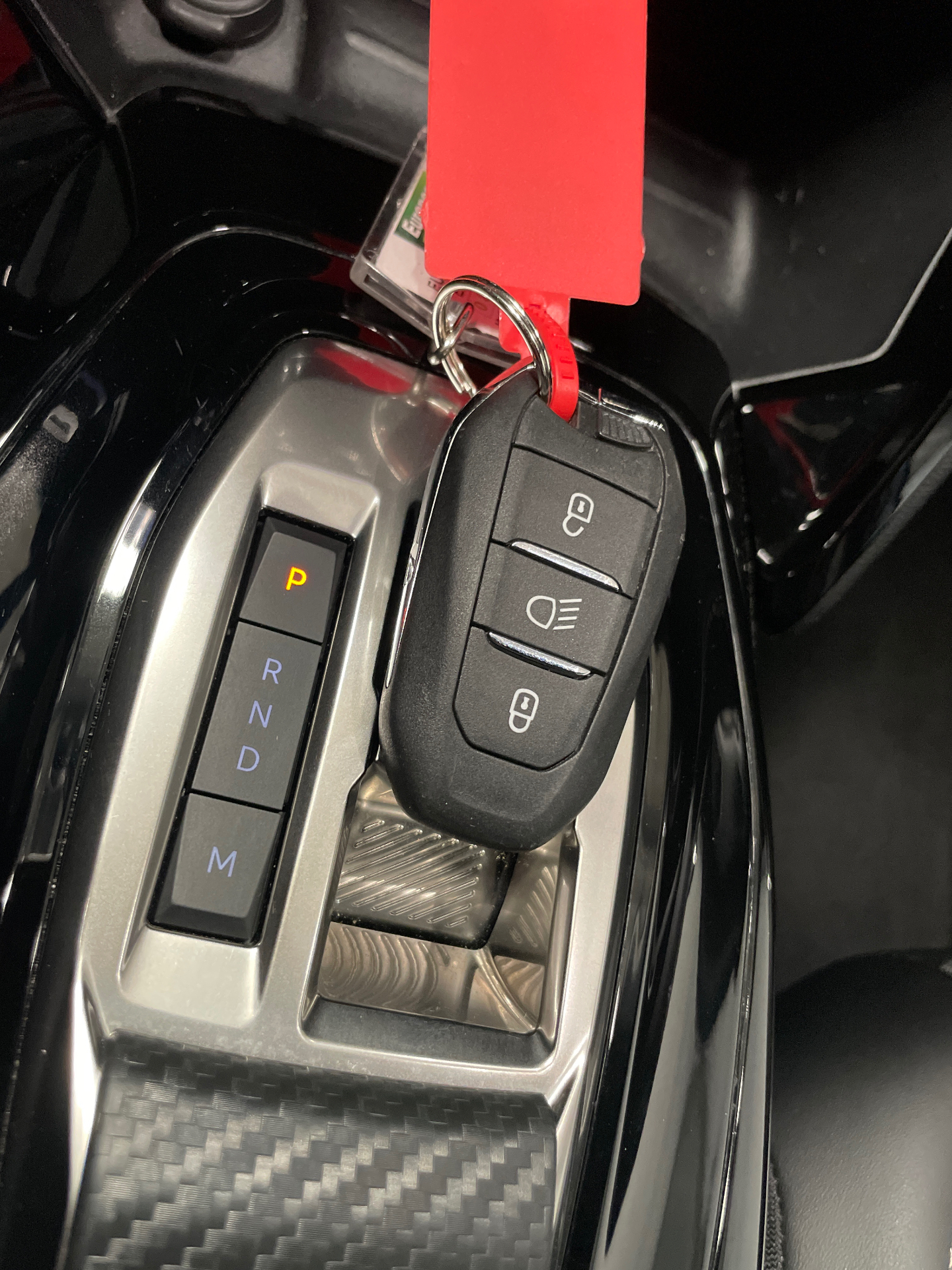 PEUGEOT 2008 Hybrid 145 e-DCS6 Allure — expertise