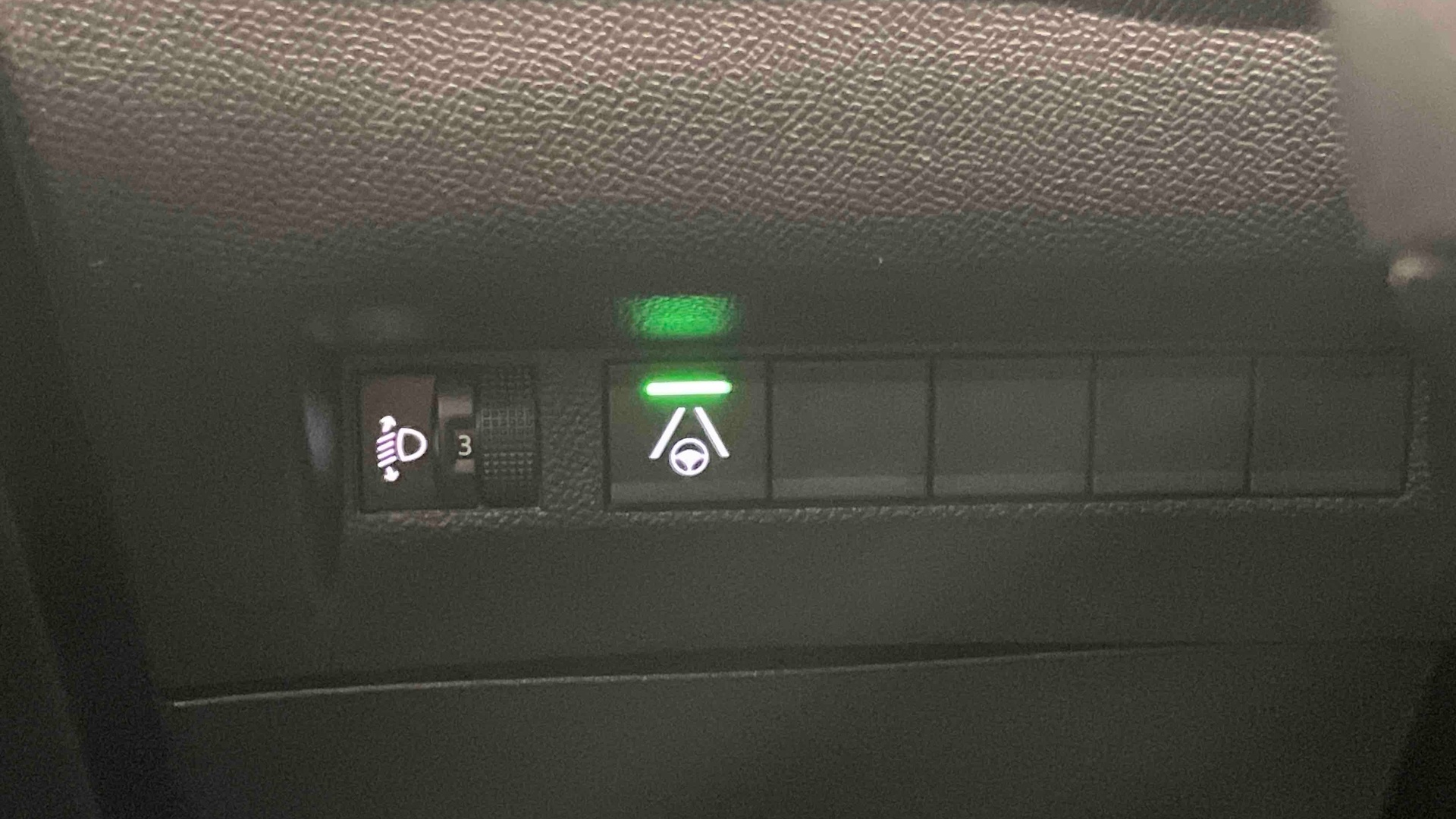 PEUGEOT 2008 Hybrid 145 e-DCS6 Allure