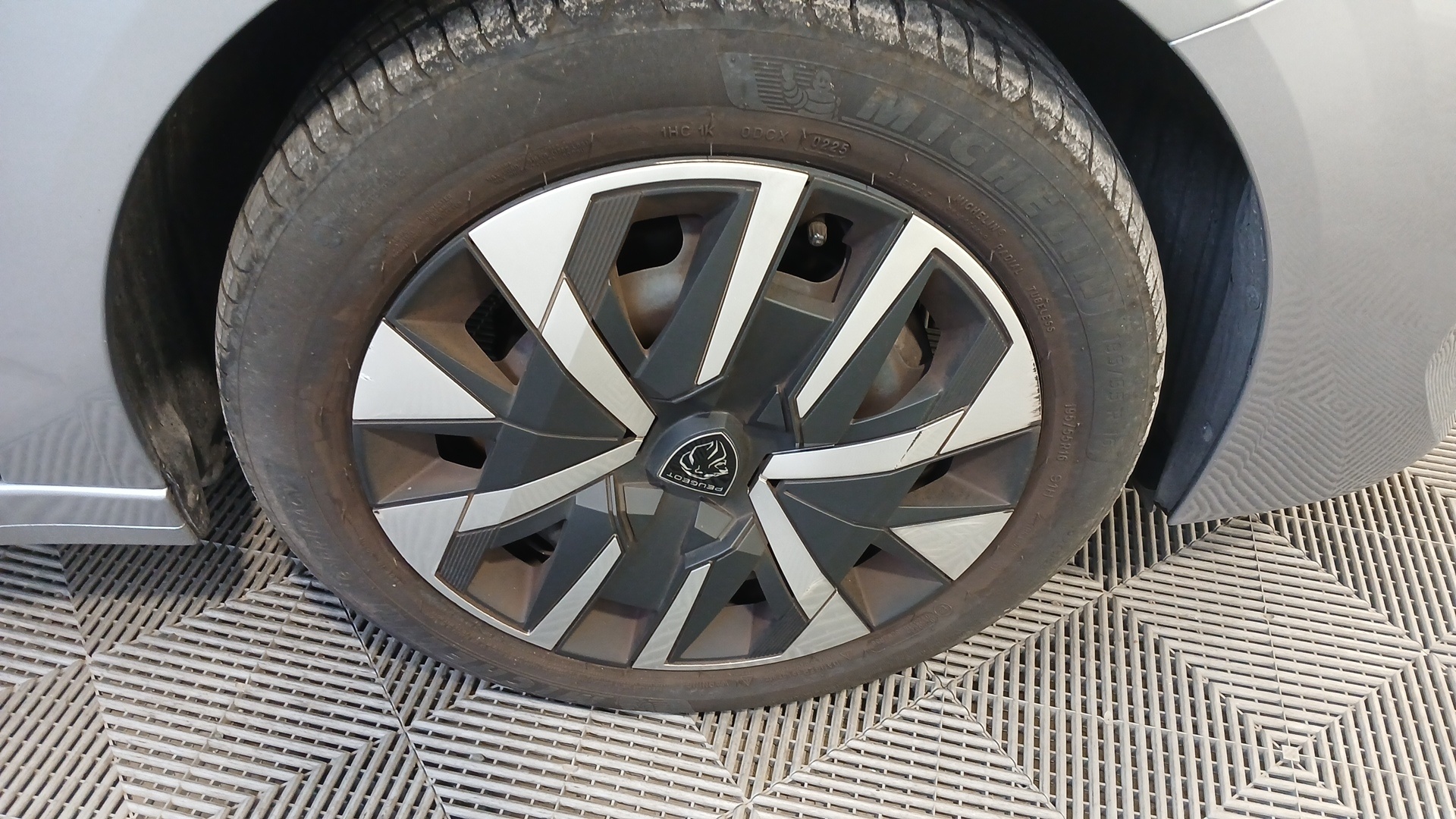 PEUGEOT 208 Style 100 ch BVM6 — expertise