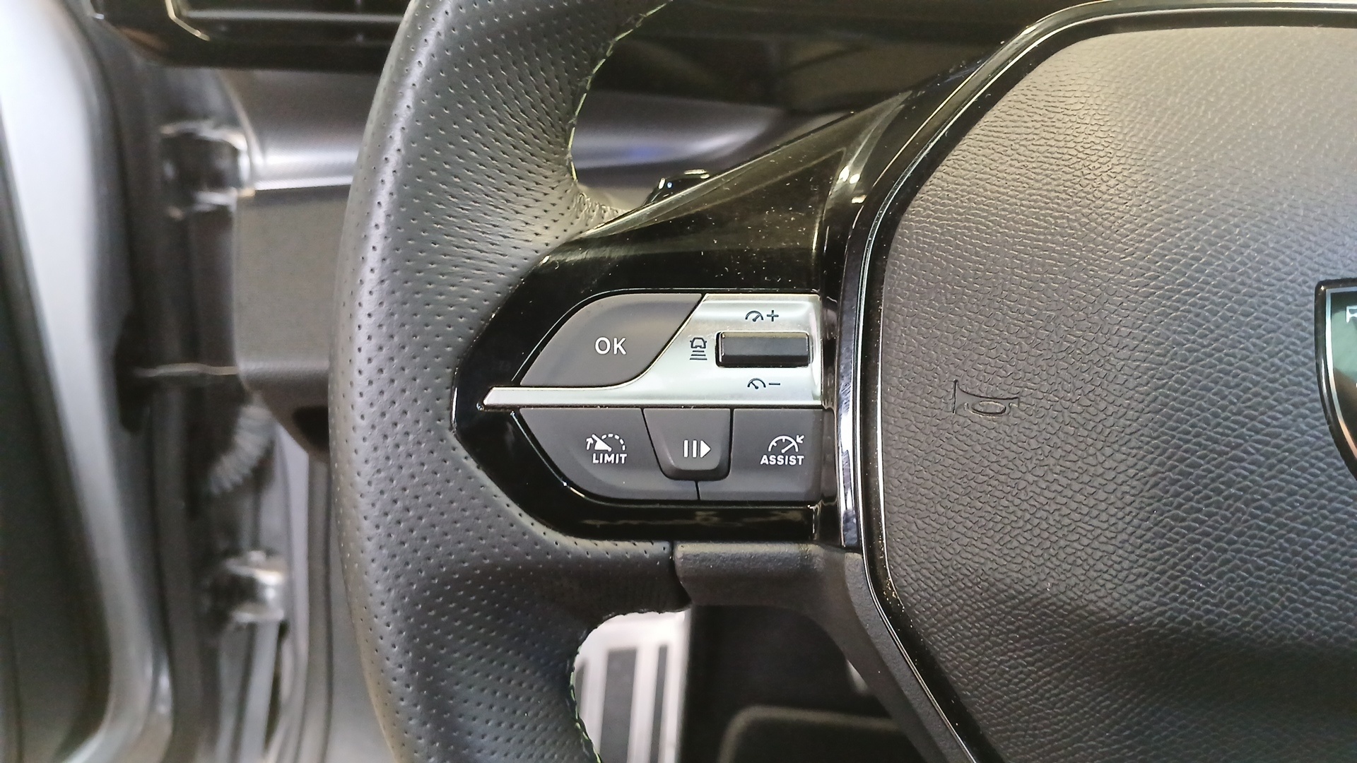 PEUGEOT 308 SW GT Hybrid 145 ch e-DCS6