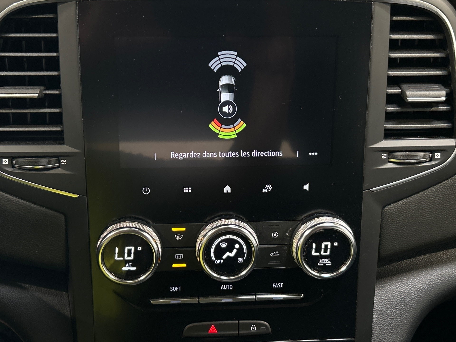 RENAULT MEGANE IV BERLINE Business Blue dCi 115 EDC