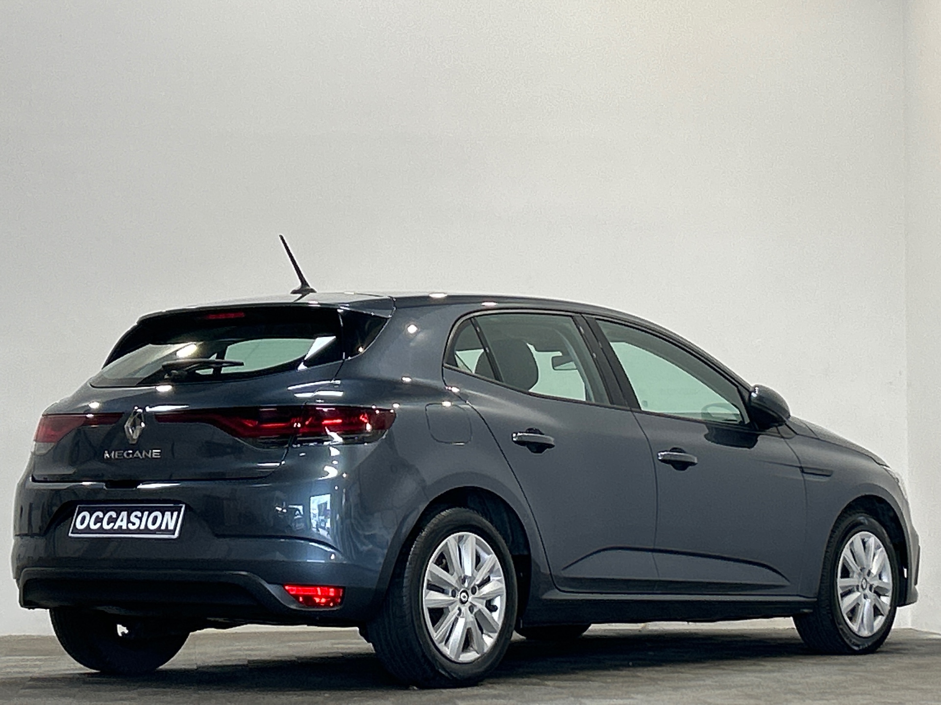 RENAULT MEGANE IV BERLINE Business Blue dCi 115 EDC