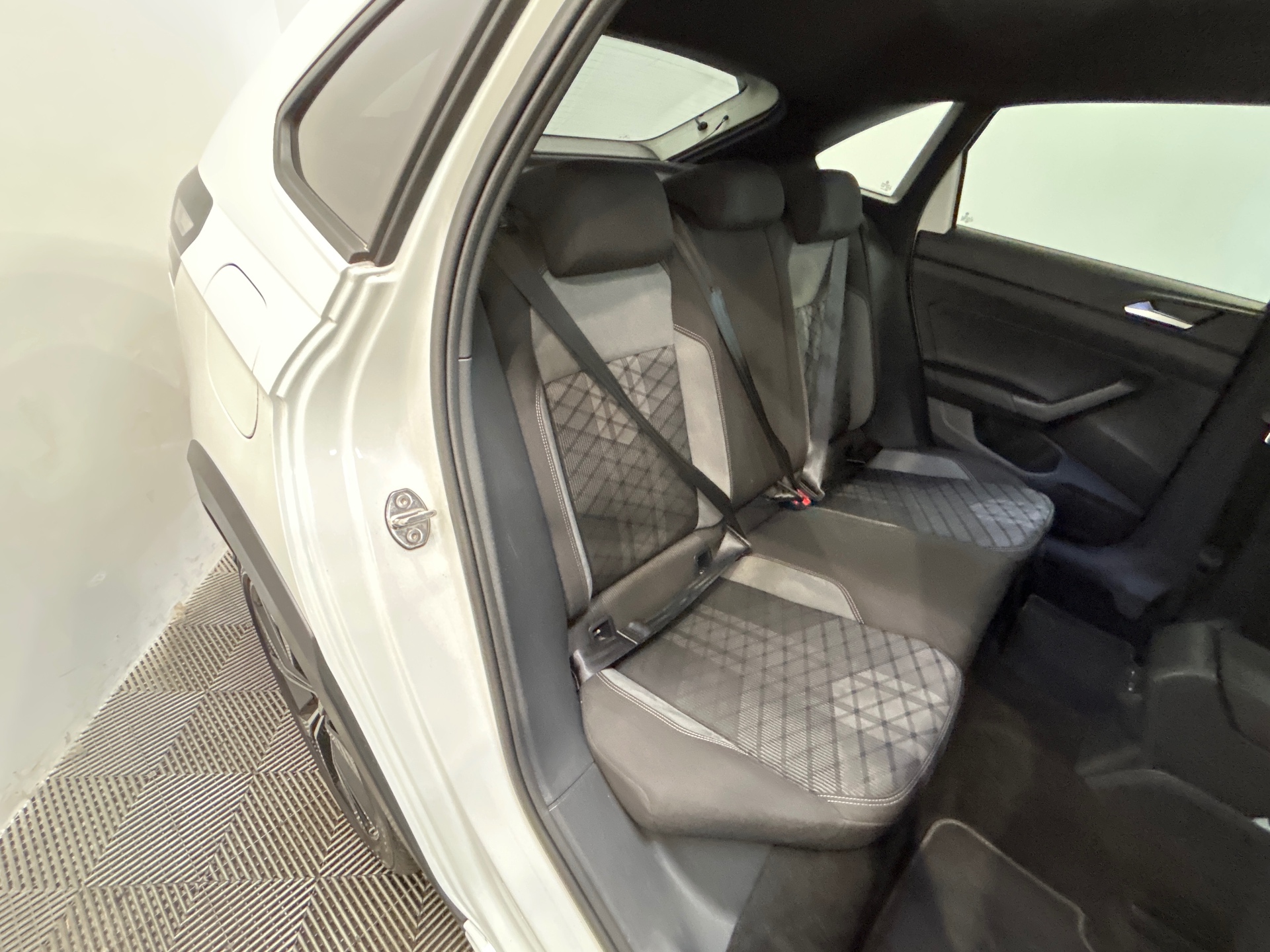 VOLKSWAGEN TAIGO R-Line Edition 1.0 TSI 116 DSG