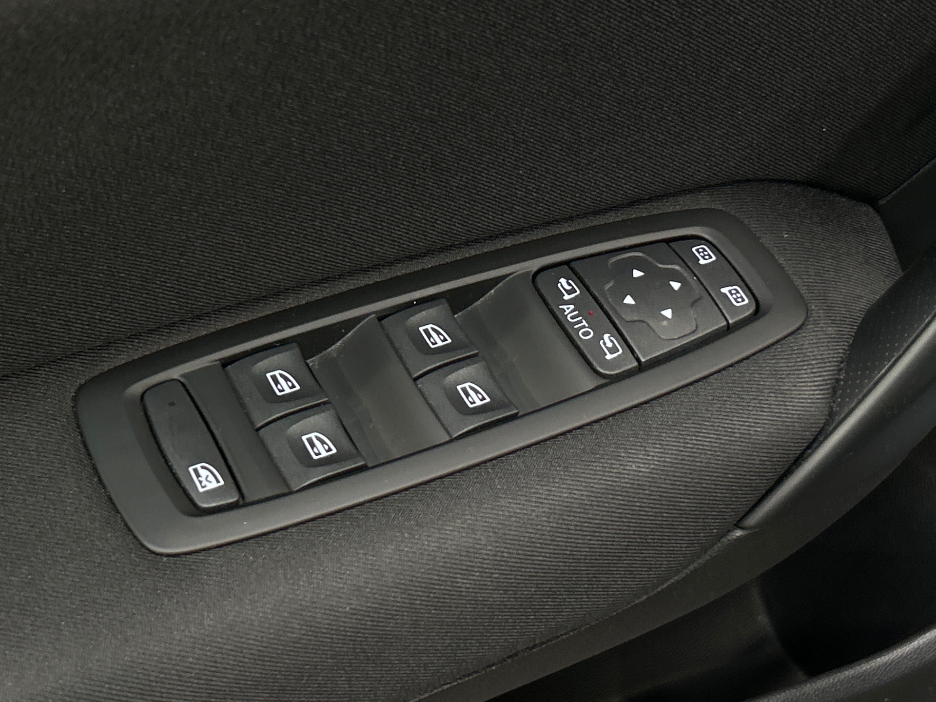 RENAULT MEGANE IV BERLINE Business Blue dCi 115 EDC