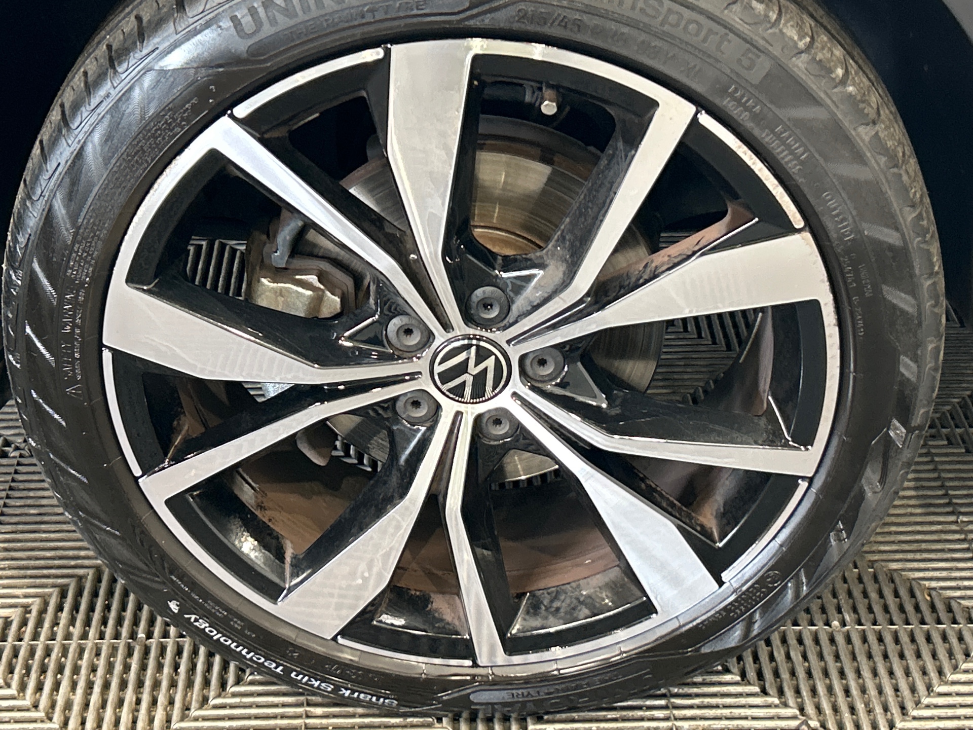 VOLKSWAGEN TAIGO R-Line Edition 1.0 TSI 116 DSG — expertise