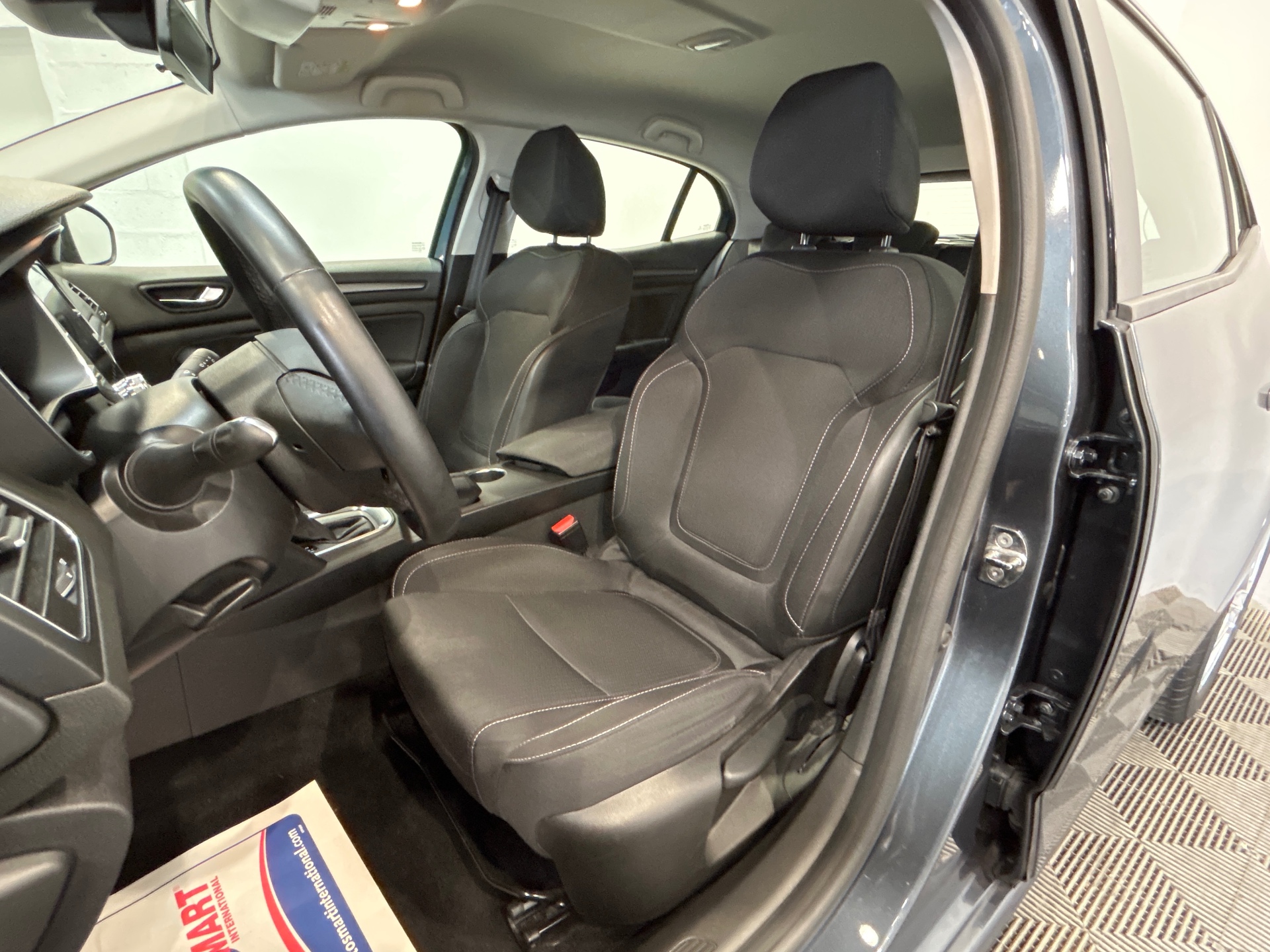 RENAULT MEGANE IV BERLINE Business Blue dCi 115 EDC