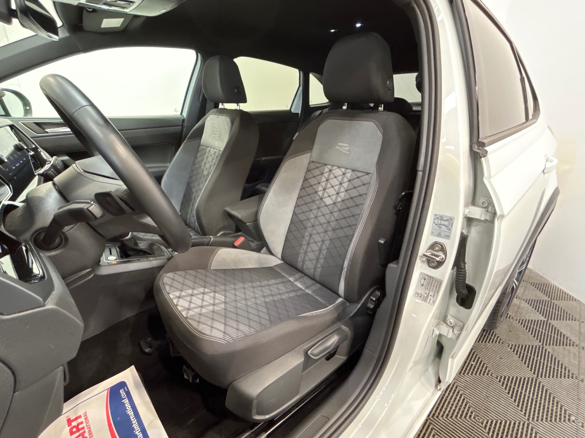 VOLKSWAGEN TAIGO R-Line Edition 1.0 TSI 116 DSG