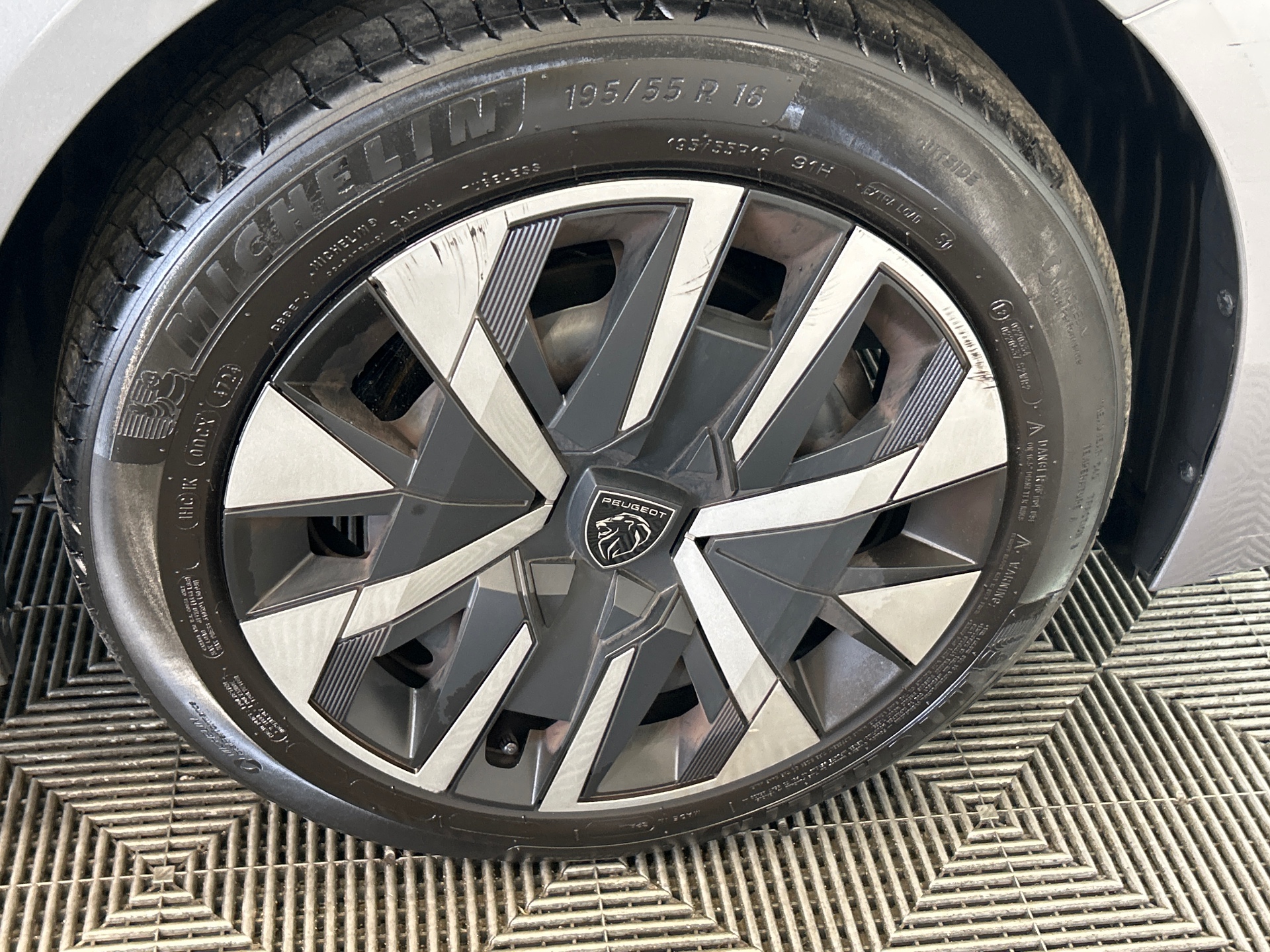 PEUGEOT 208 Style 100 ch BVM6 — expertise