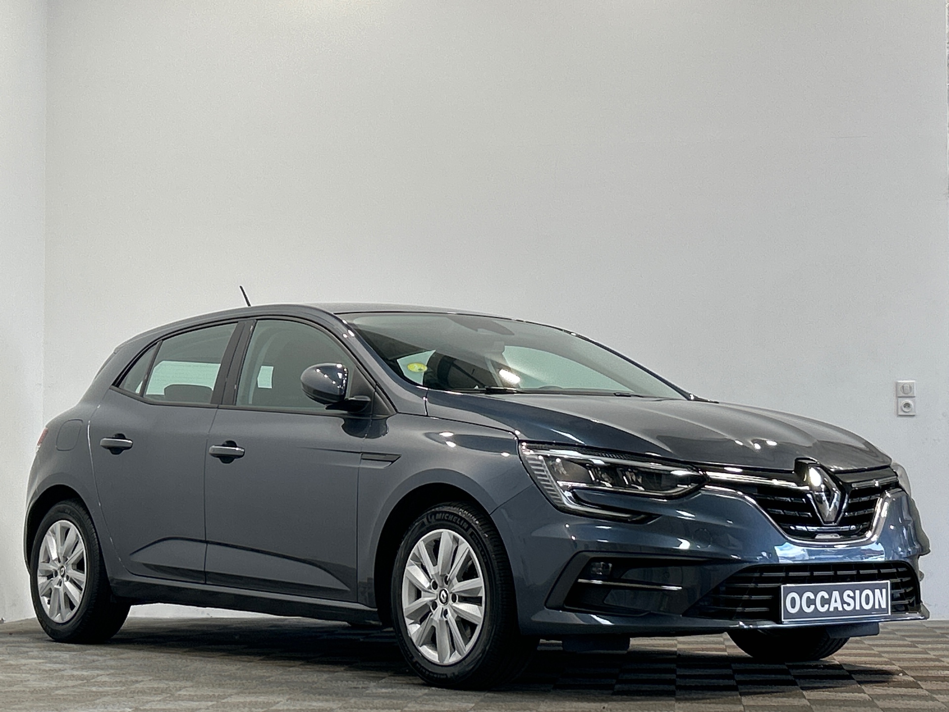 RENAULT MEGANE IV BERLINE Business Blue dCi 115 EDC
