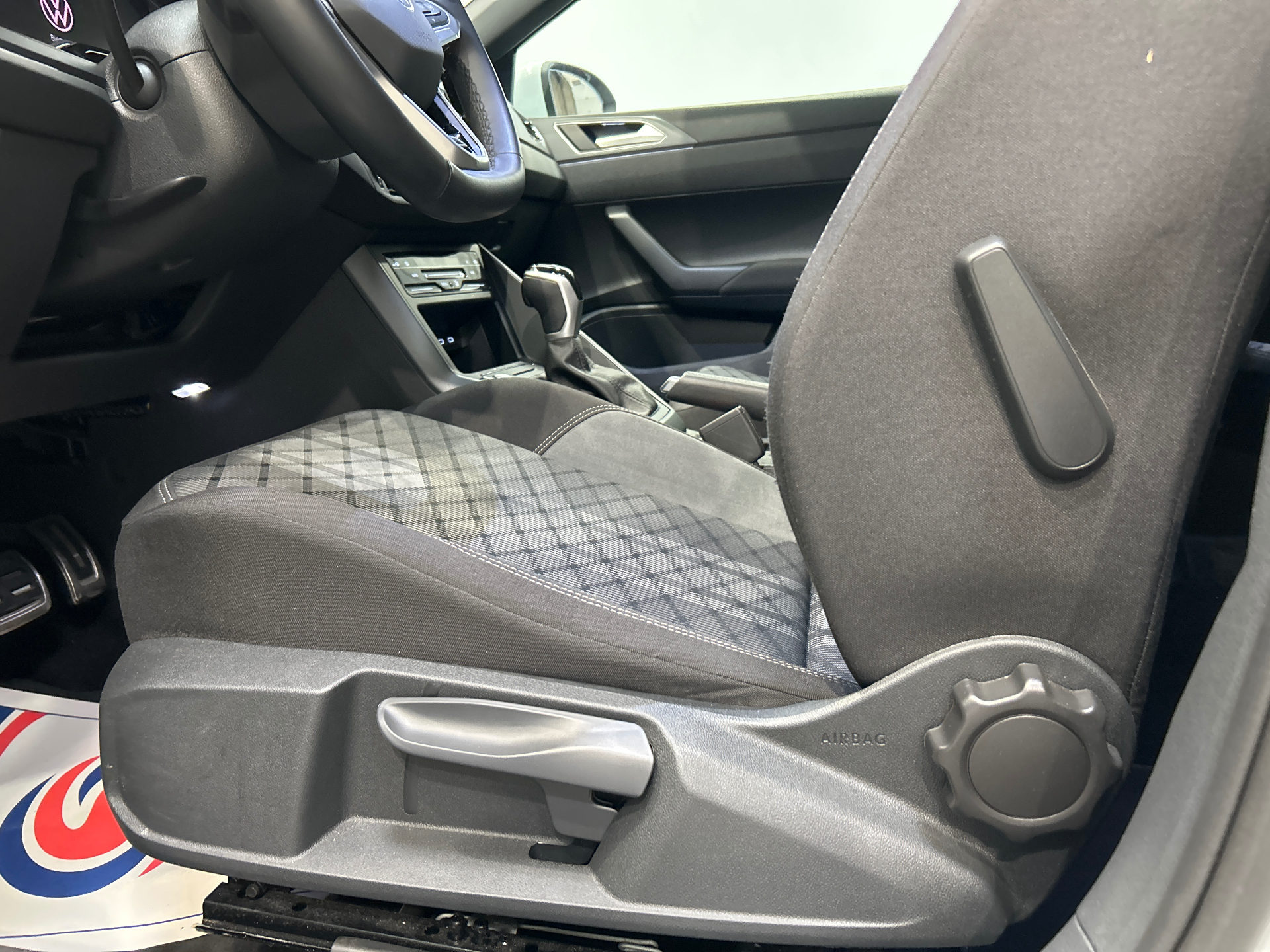 VOLKSWAGEN TAIGO R-Line Edition 1.0 TSI 116 DSG