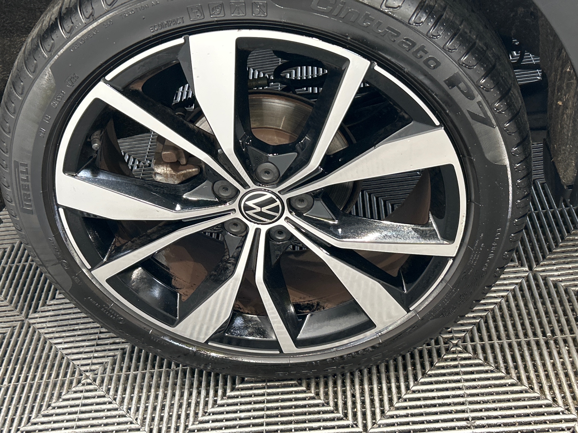VOLKSWAGEN TAIGO R-Line Edition 1.0 TSI 116 DSG — expertise