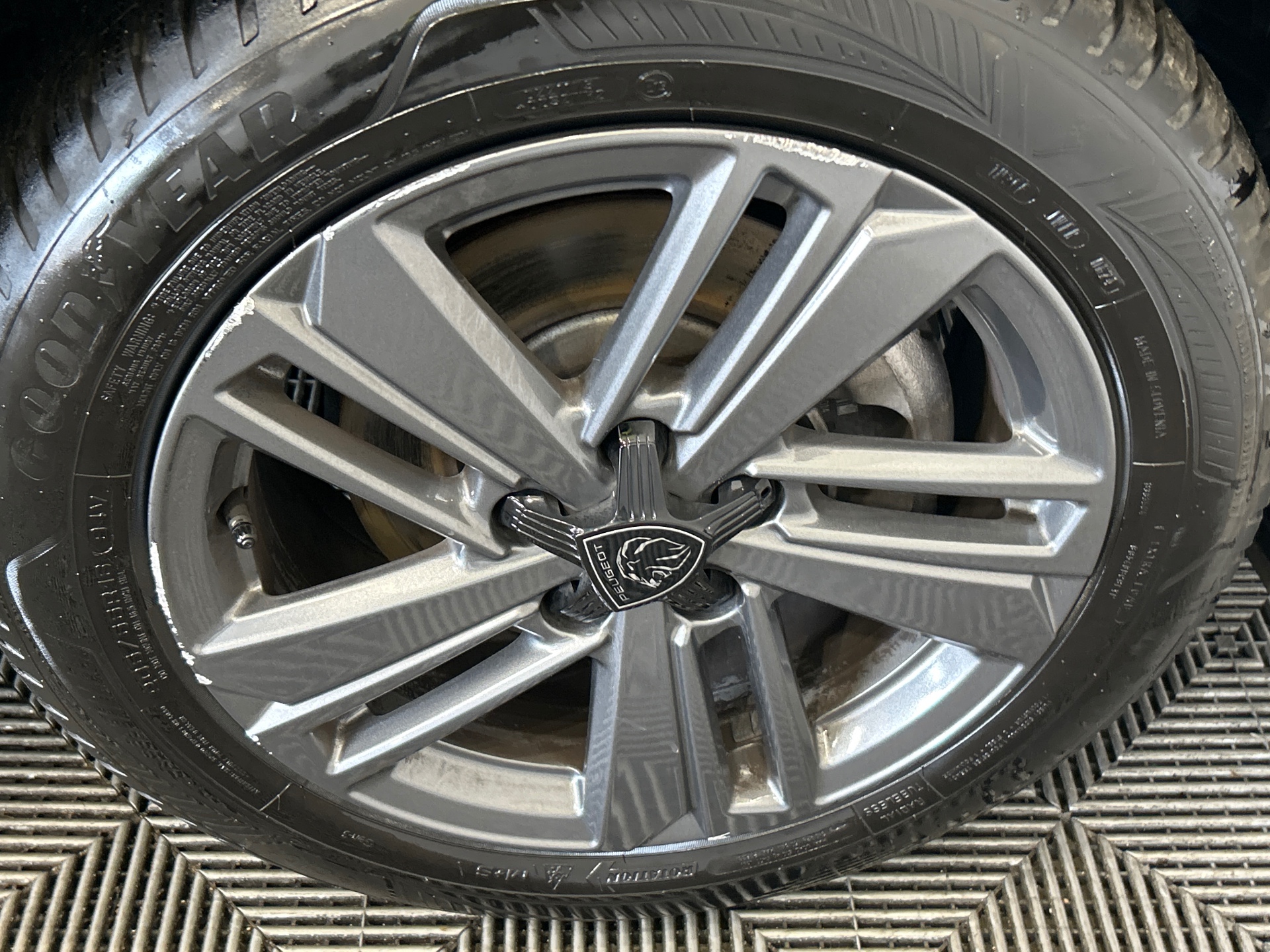 PEUGEOT 308 Berline Allure 130 ch S&S BVM6 — expertise