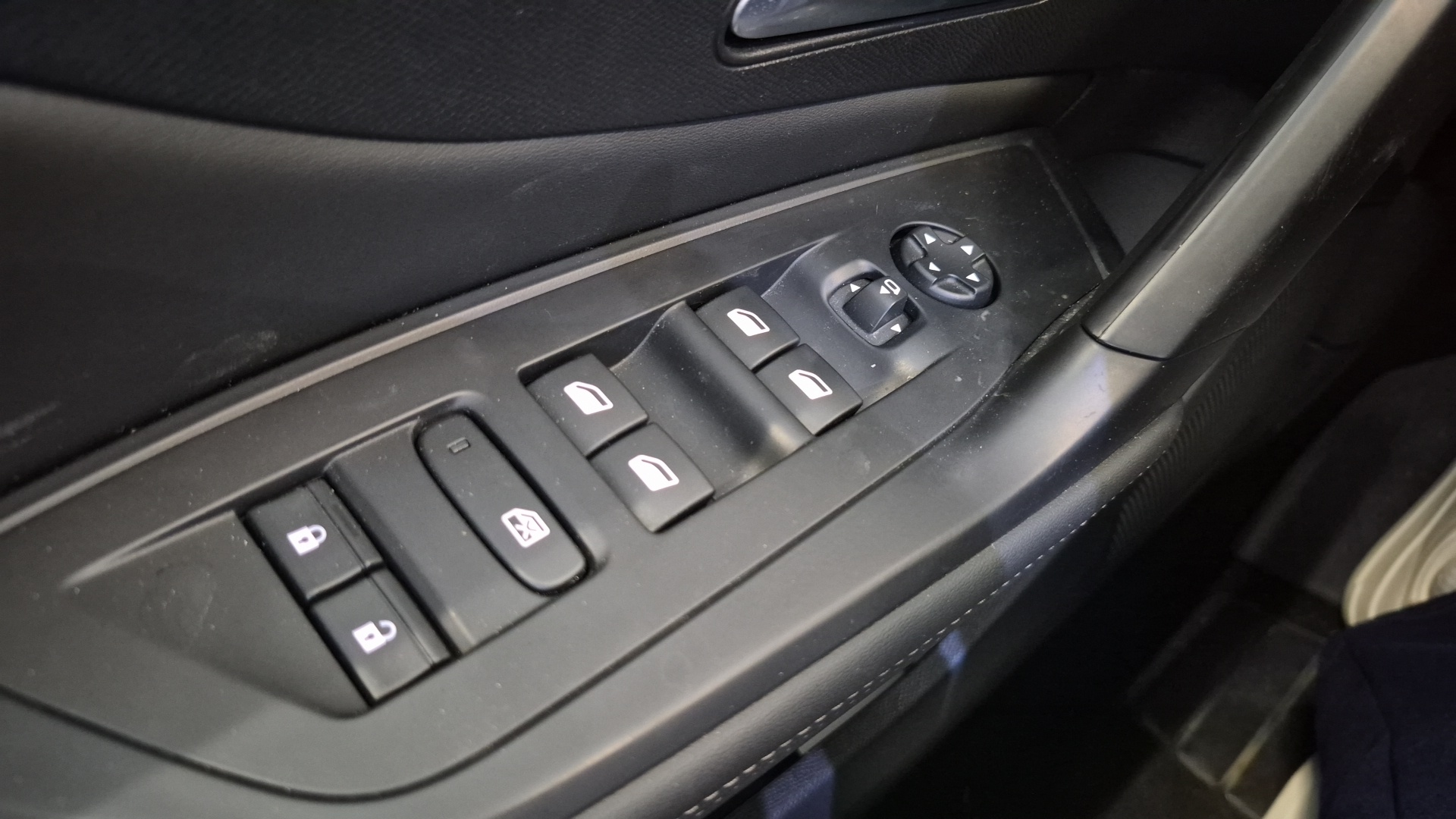 PEUGEOT 408 Allure Hybrid 145 ch e-DCS6