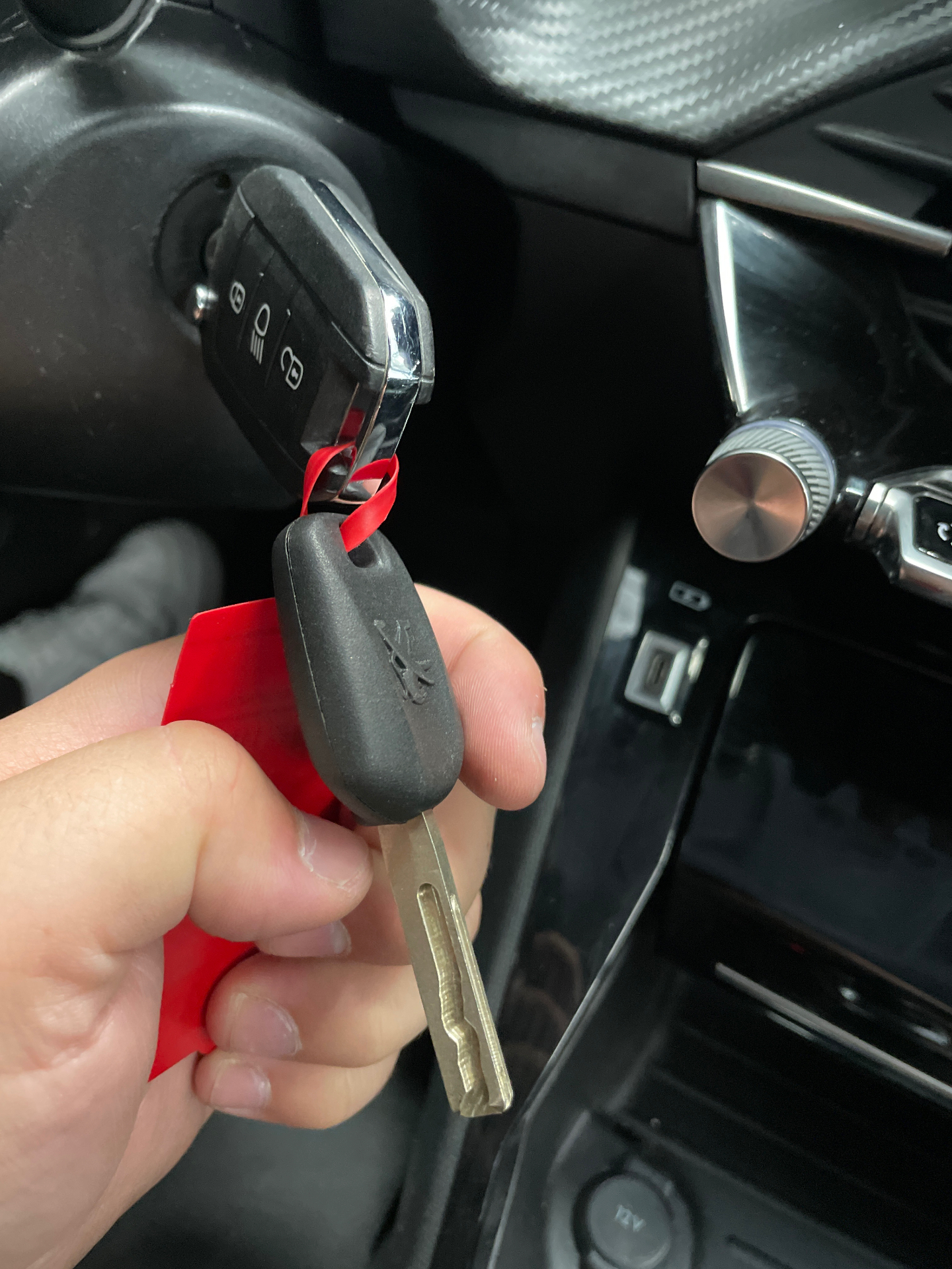 PEUGEOT 2008 BlueHDi 130 S&S EAT8 Allure — expertise