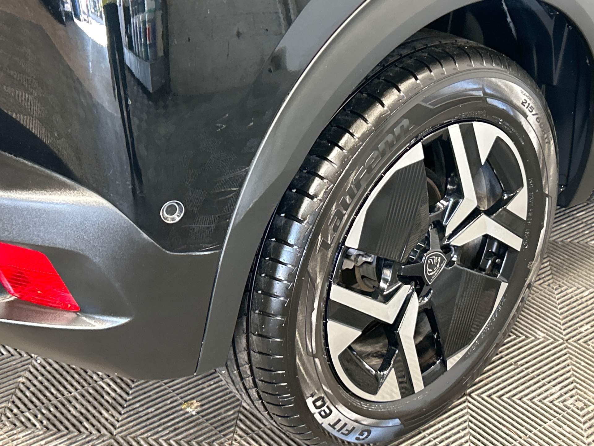 PEUGEOT 2008 Allure 130 ch S&S EAT8 — expertise