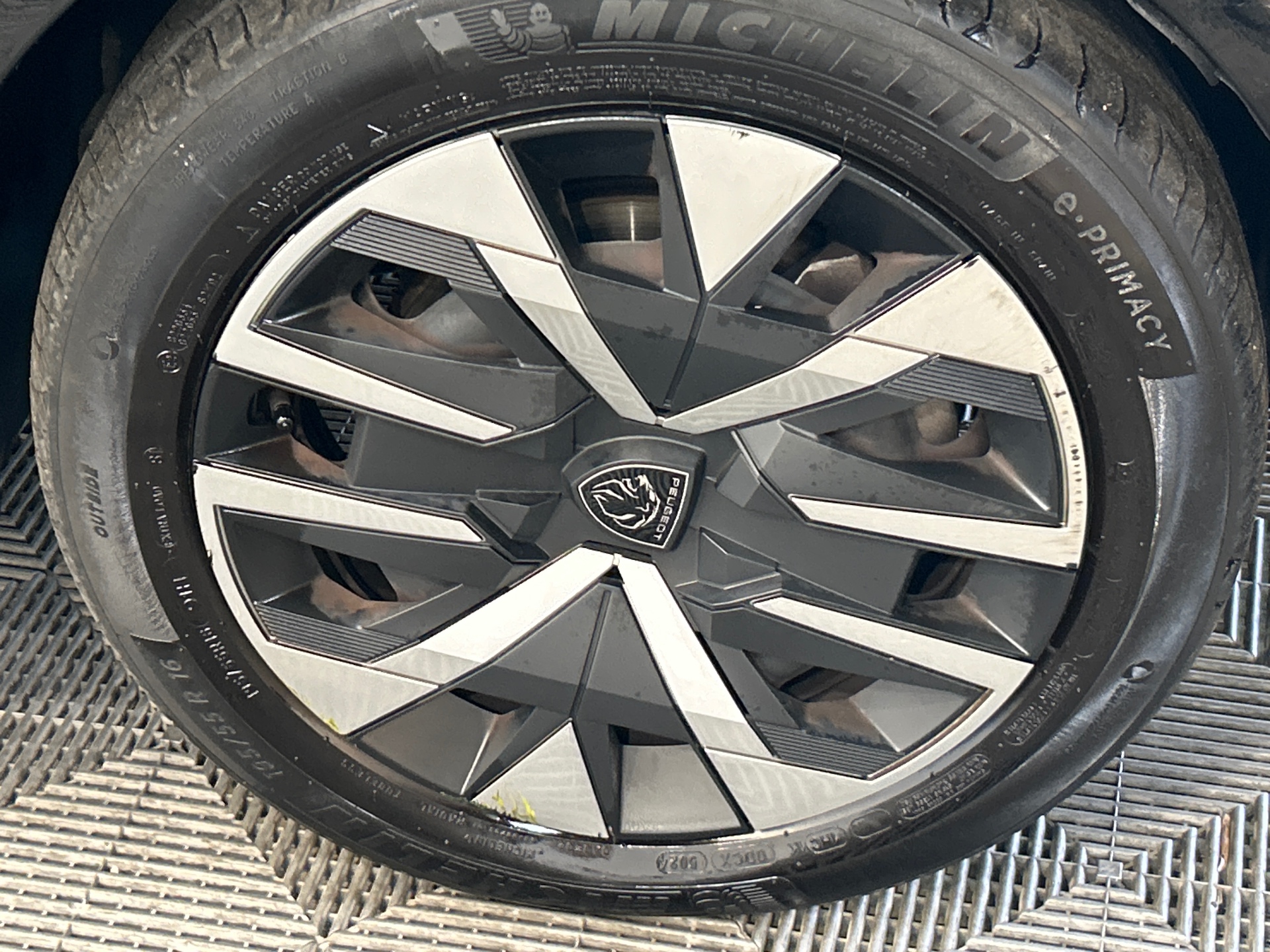 PEUGEOT 208 Style 100 ch BVM6 — expertise
