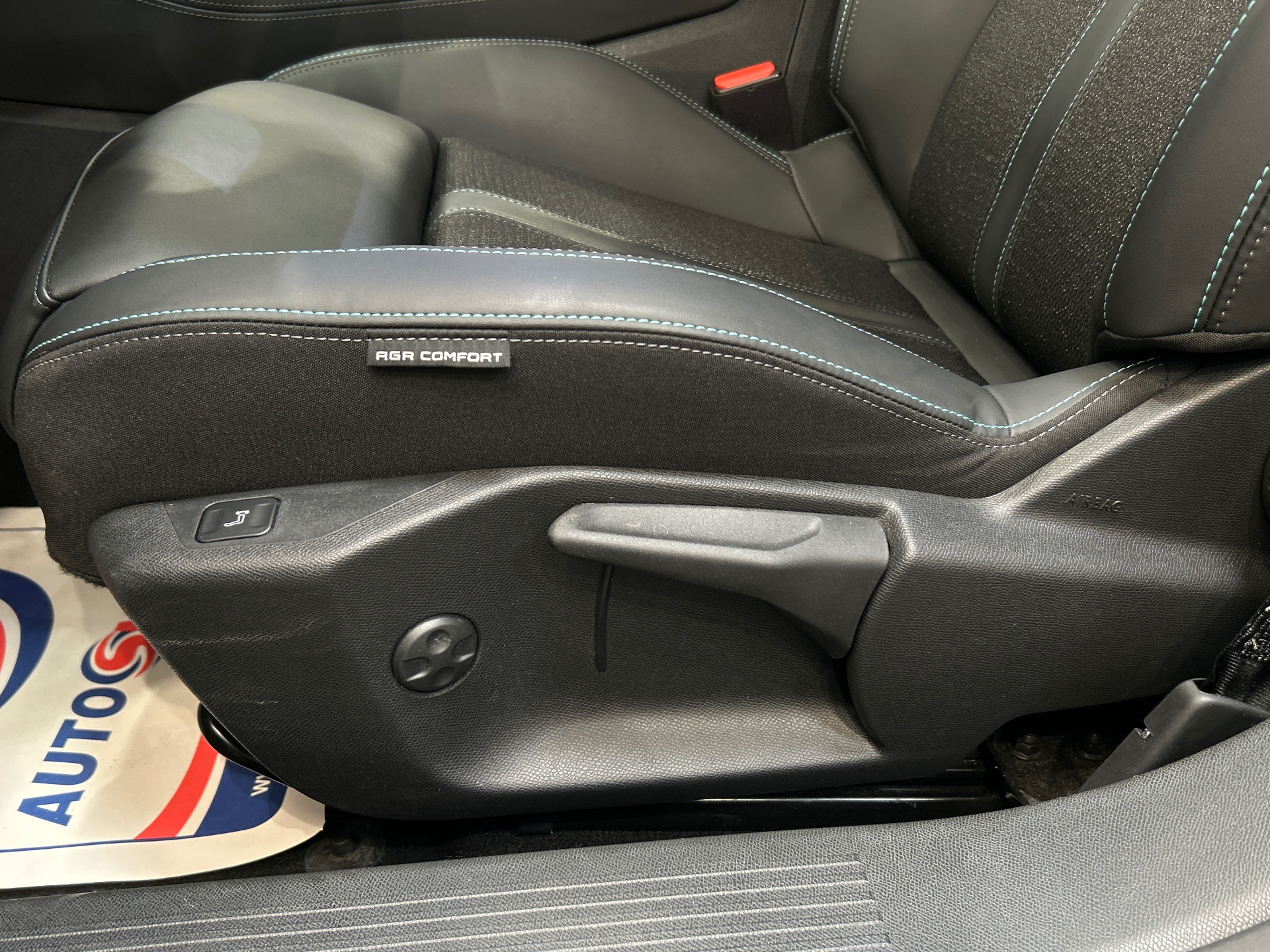 PEUGEOT 308 Berline Allure 130 ch S&S BVM6