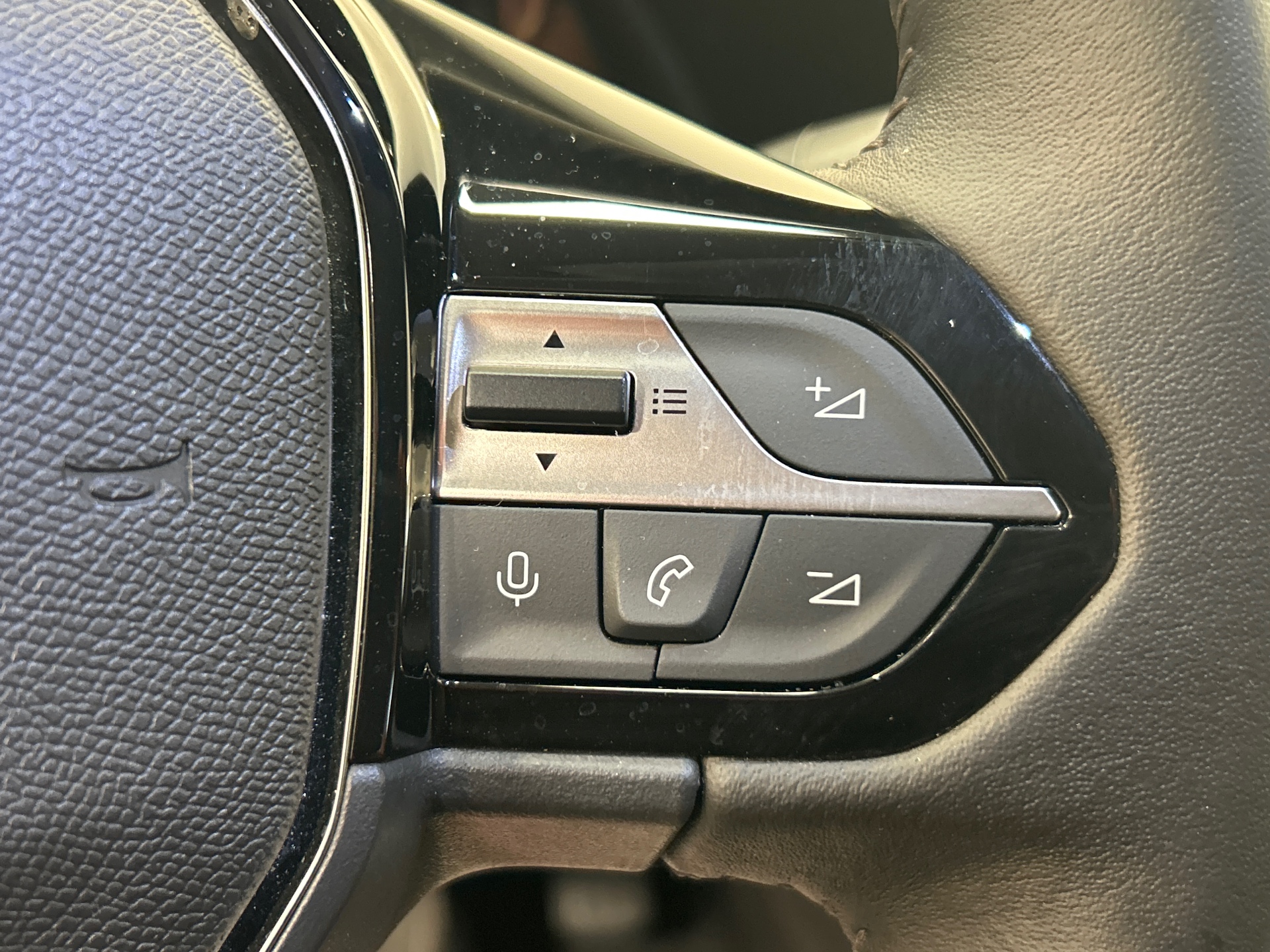 PEUGEOT 308 Berline Allure 130 ch S&S BVM6
