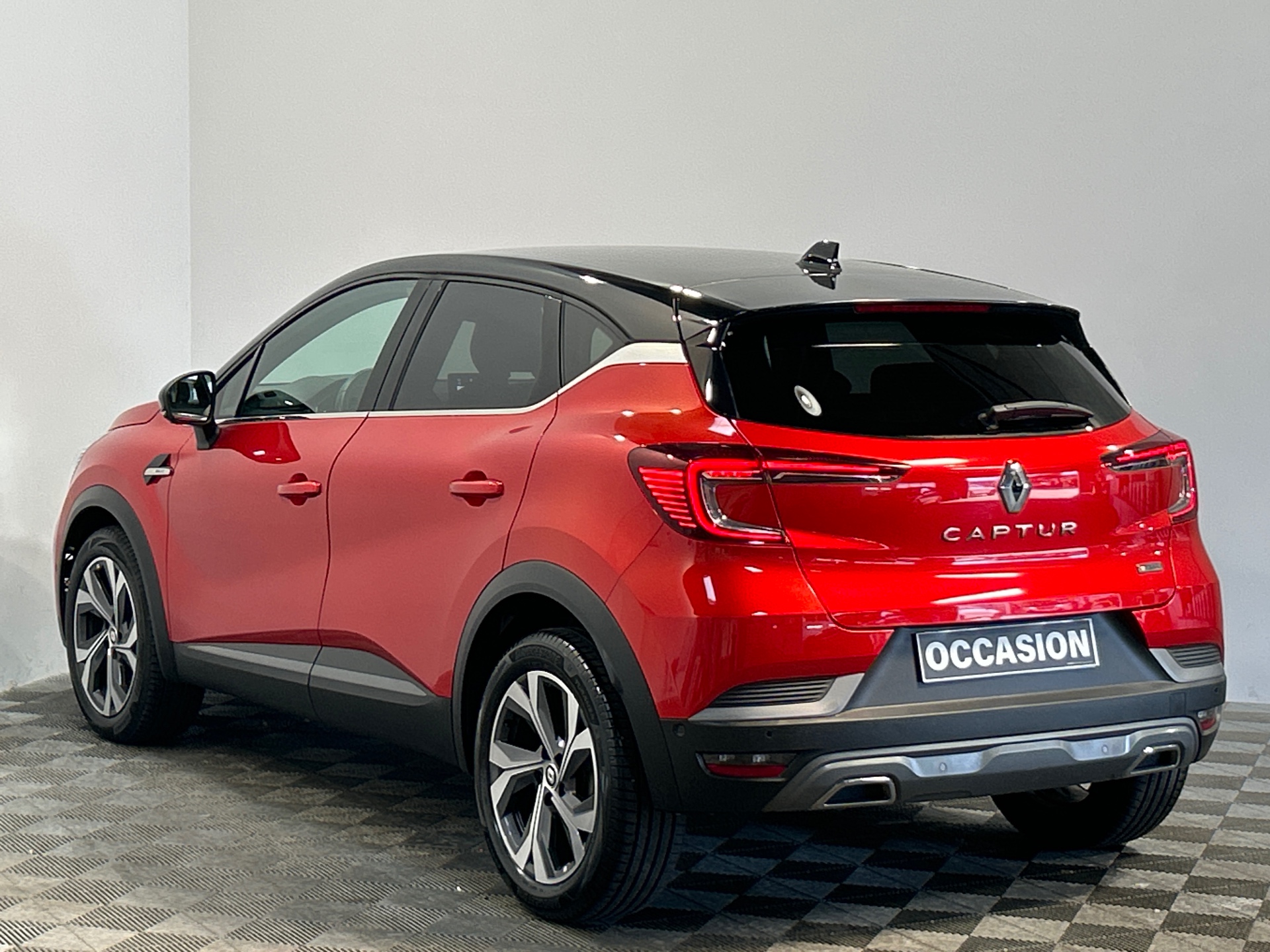 RENAULT CAPTUR TCe 140 - 21 R.S. Line