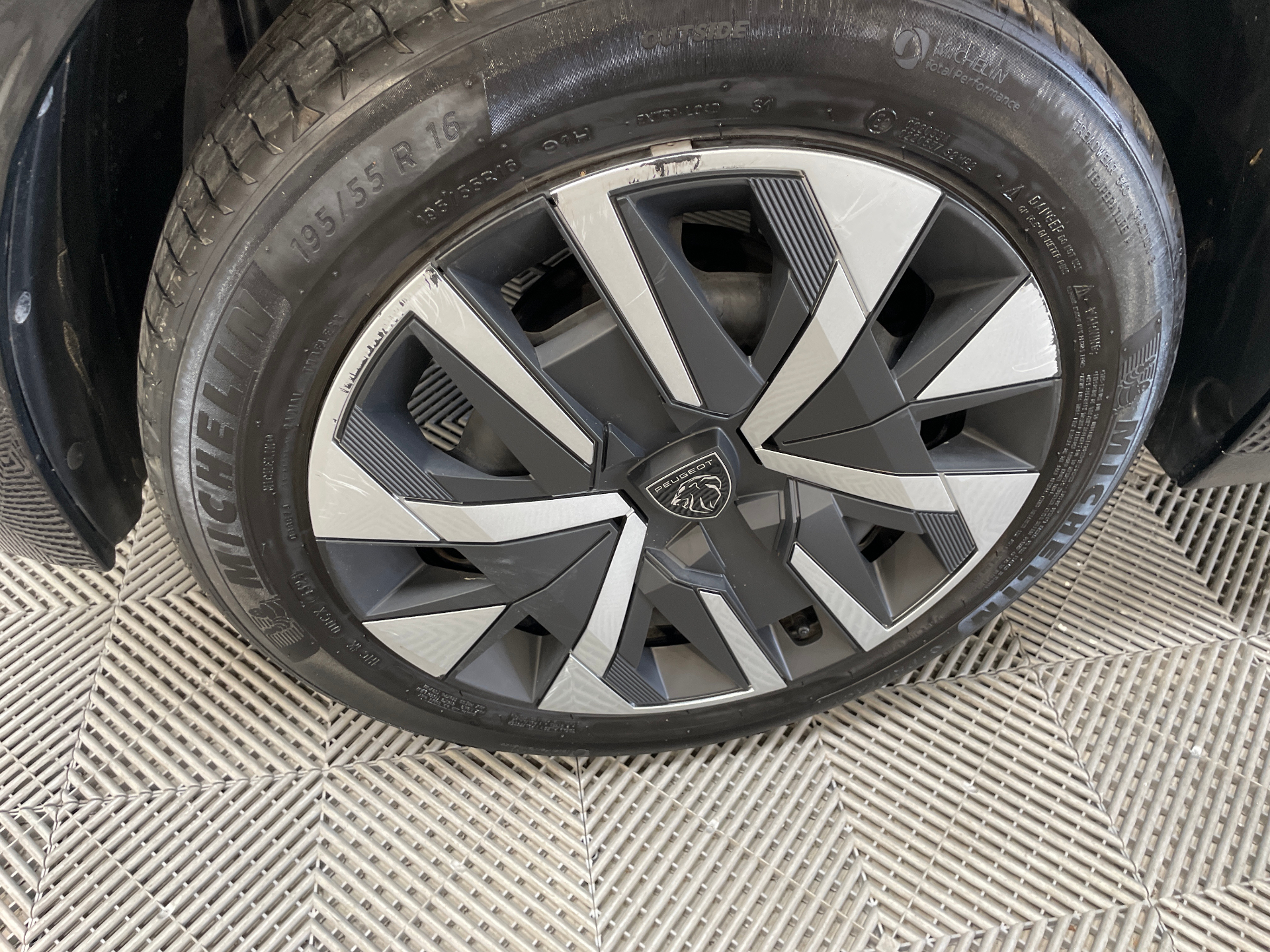 PEUGEOT 208 100 S&S BVM6 Style — expertise