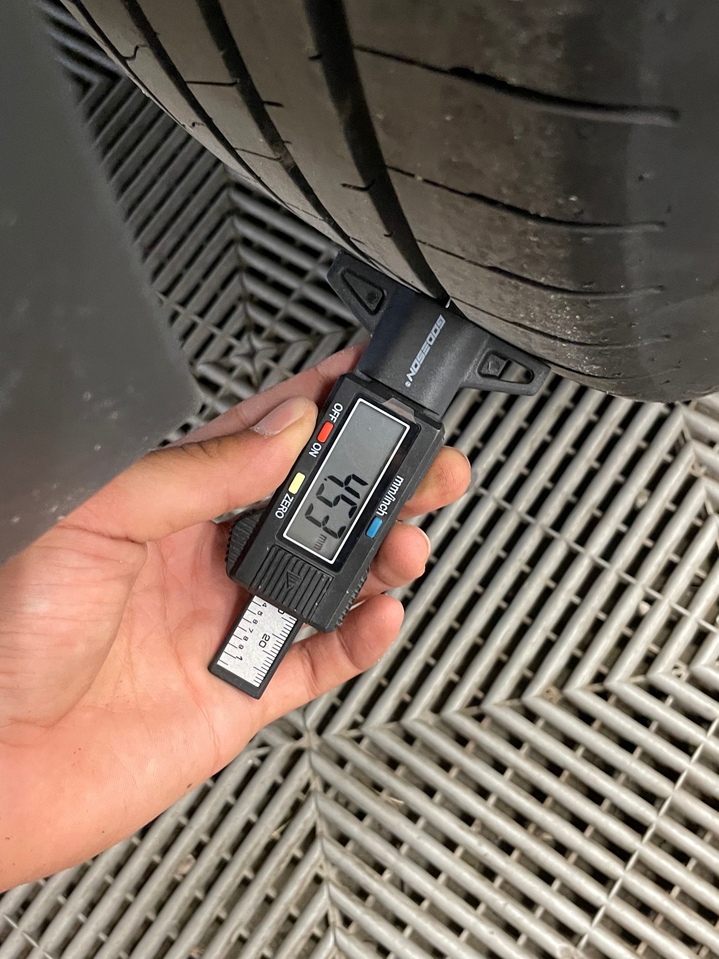 PEUGEOT 2008 Hybrid 145 e-DCS6 Style — expertise