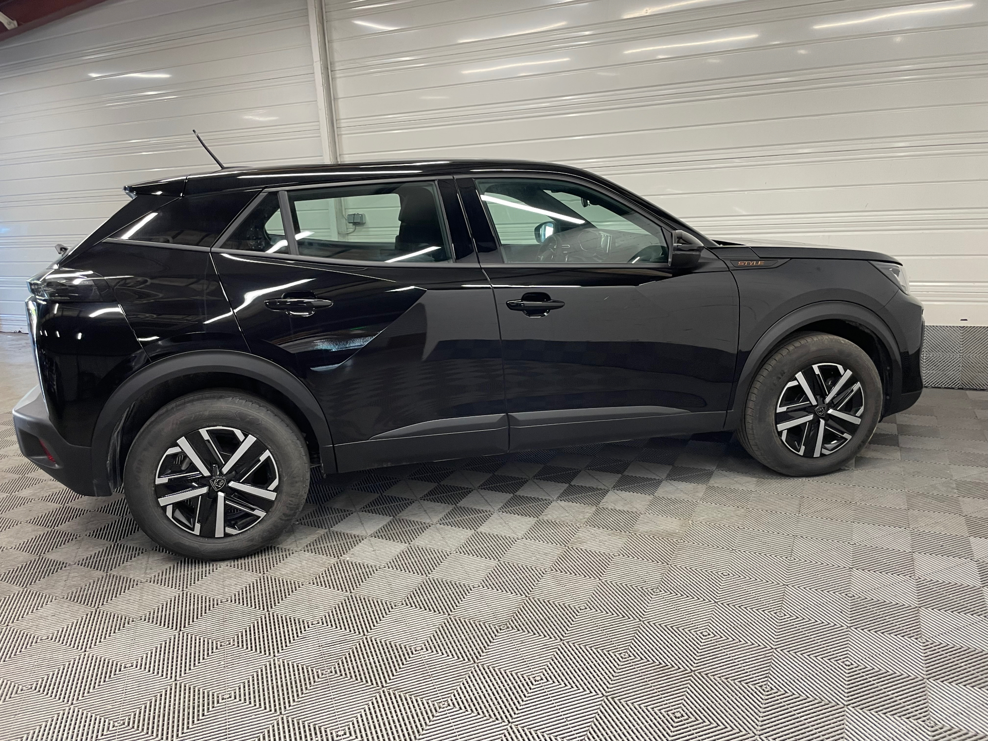 PEUGEOT 2008 Hybrid 145 e-DCS6 Style