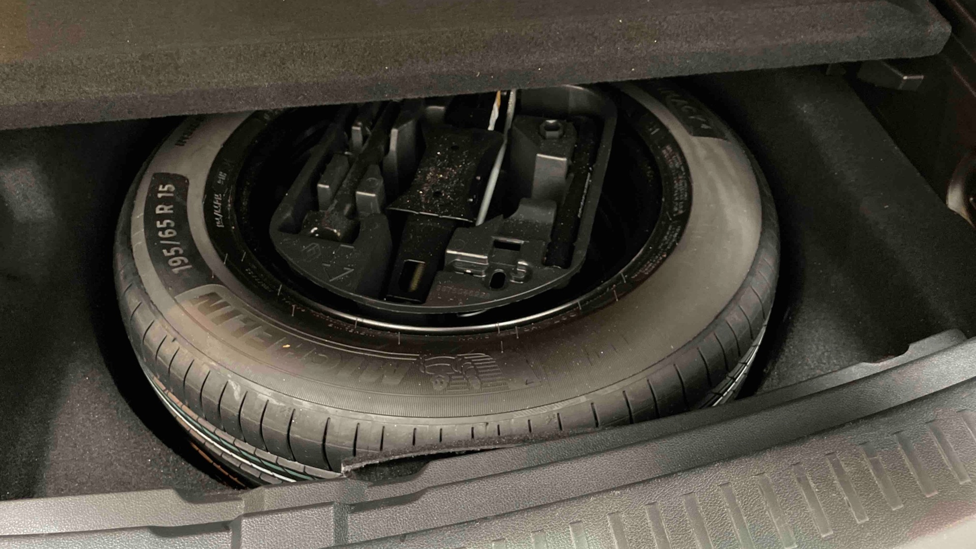 RENAULT MEGANE IV ESTATE TCe 140 EDC Techno