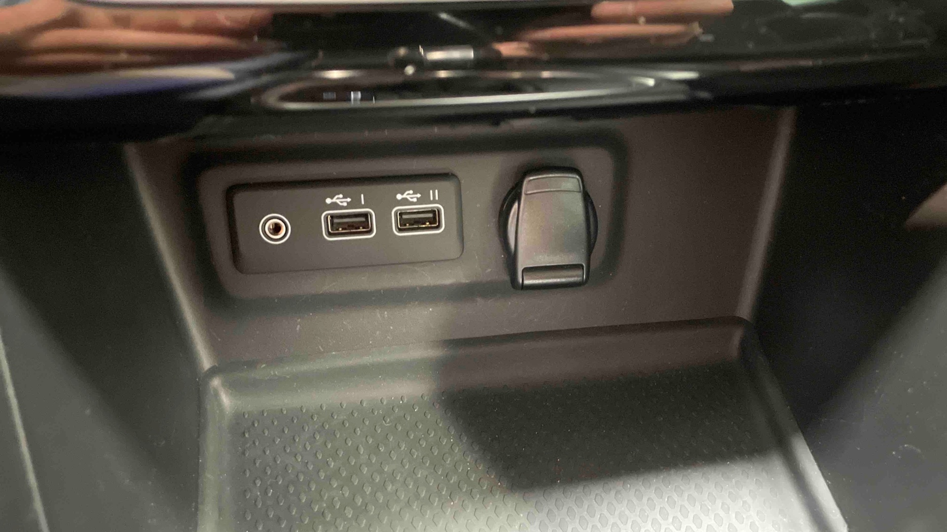 RENAULT MEGANE IV ESTATE TCe 140 EDC Techno