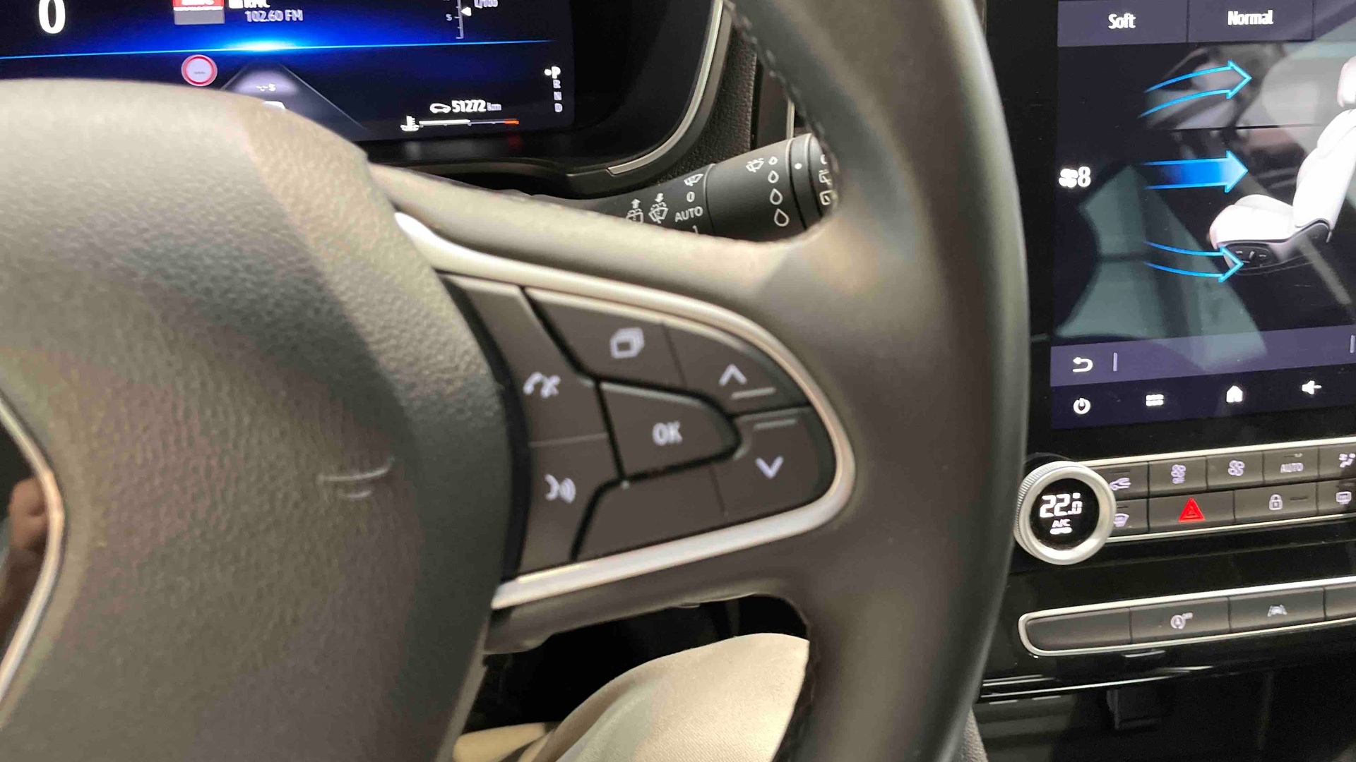 RENAULT MEGANE IV BERLINE TCe 140 EDC Techno