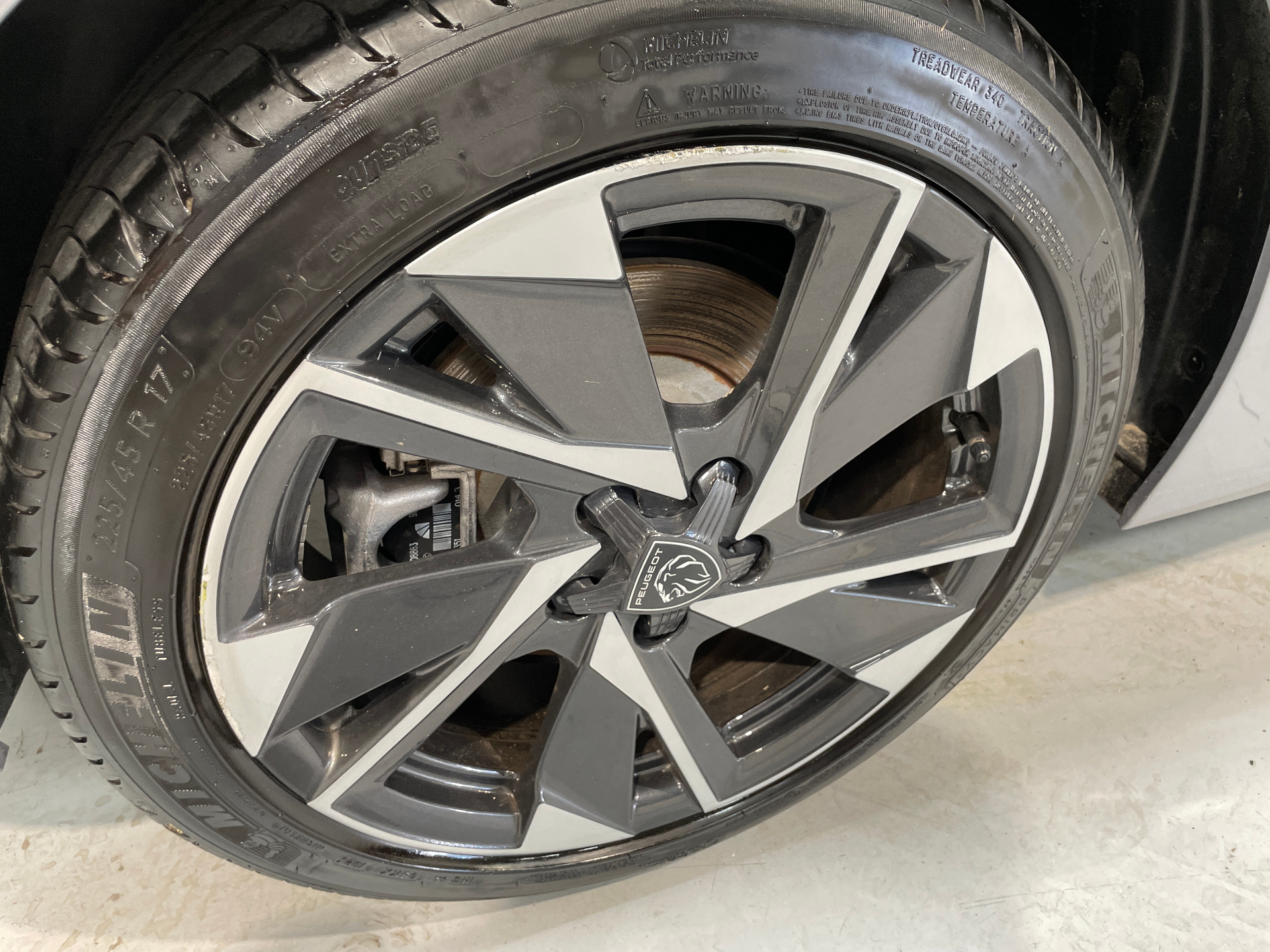 PEUGEOT 308 PHEV 180 e-EAT8 Allure Pack - 5P — expertise