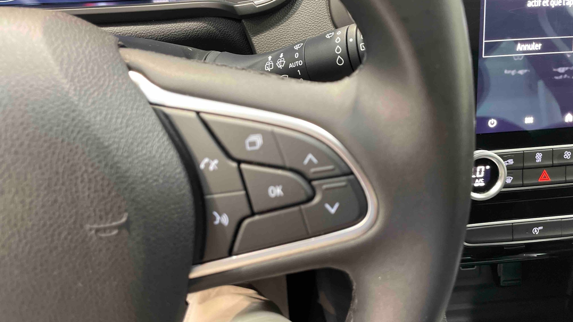 RENAULT MEGANE IV ESTATE TCe 140 EDC Techno