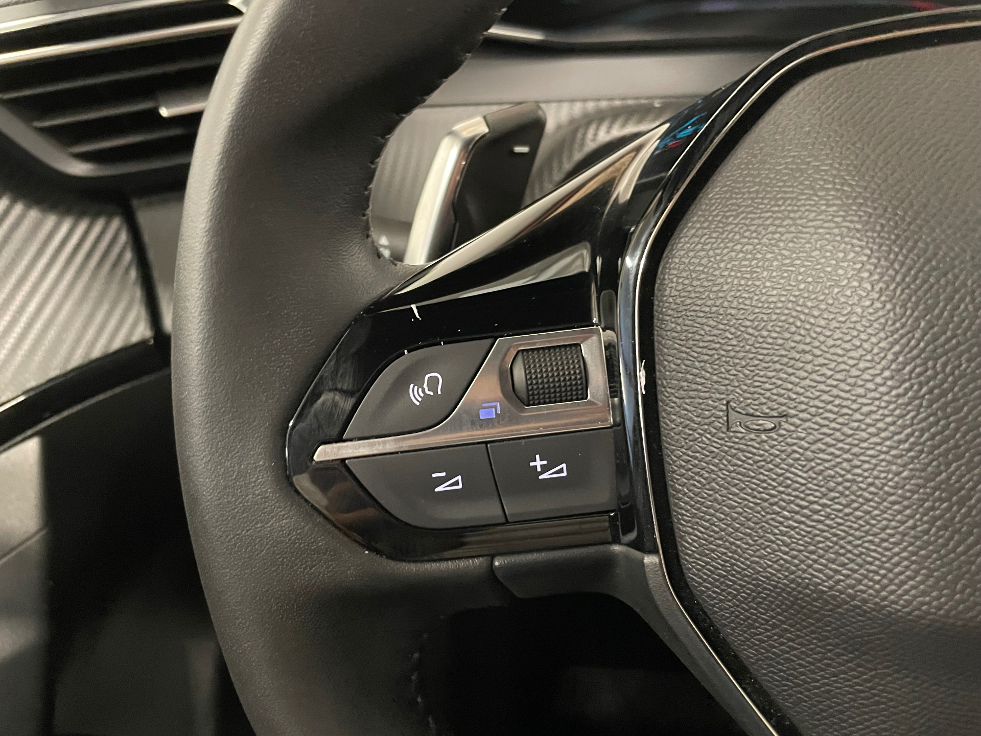 PEUGEOT 2008 Hybrid 145 e-DCS6 Style