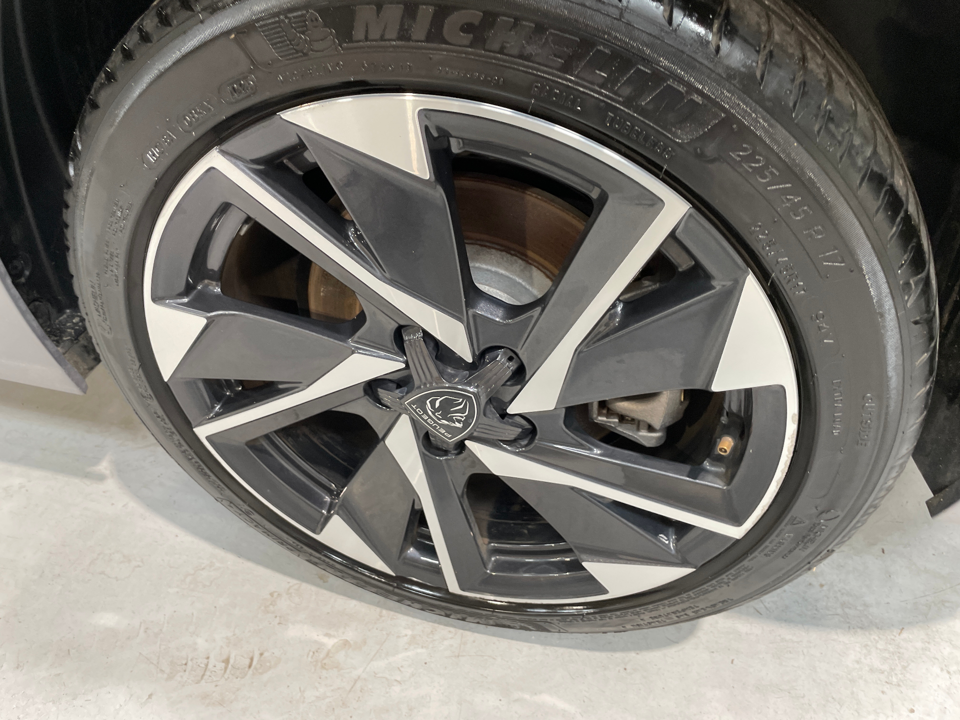PEUGEOT 308 PHEV 180 e-EAT8 Allure Pack - 5P — expertise