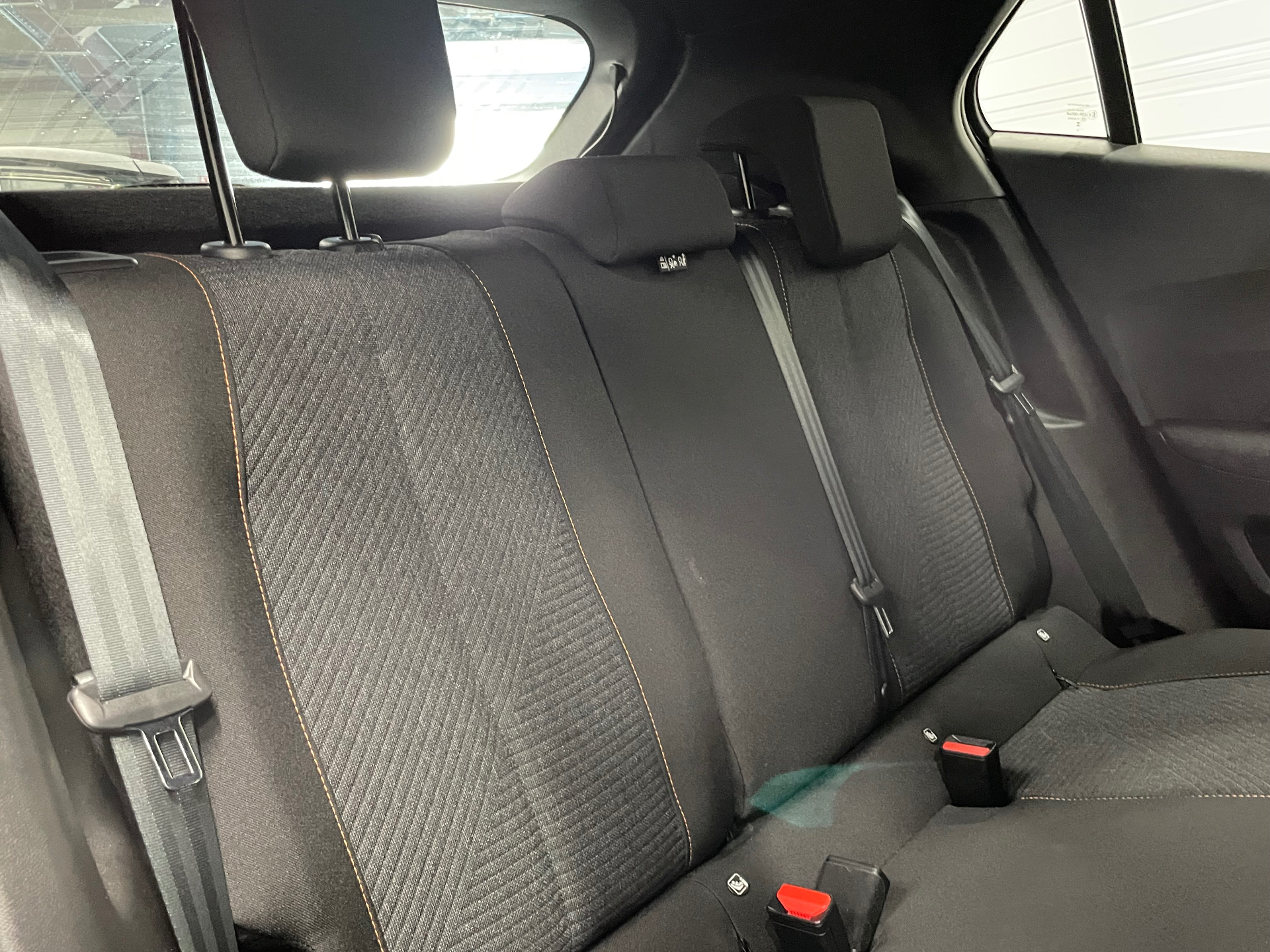 PEUGEOT 2008 Hybrid 145 e-DCS6 Style