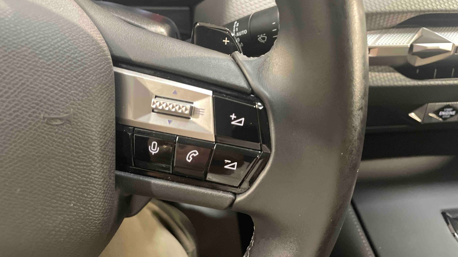 DS DS 4 Hybride E-Tense 225 EAT8 Cross Trocadero - 5P