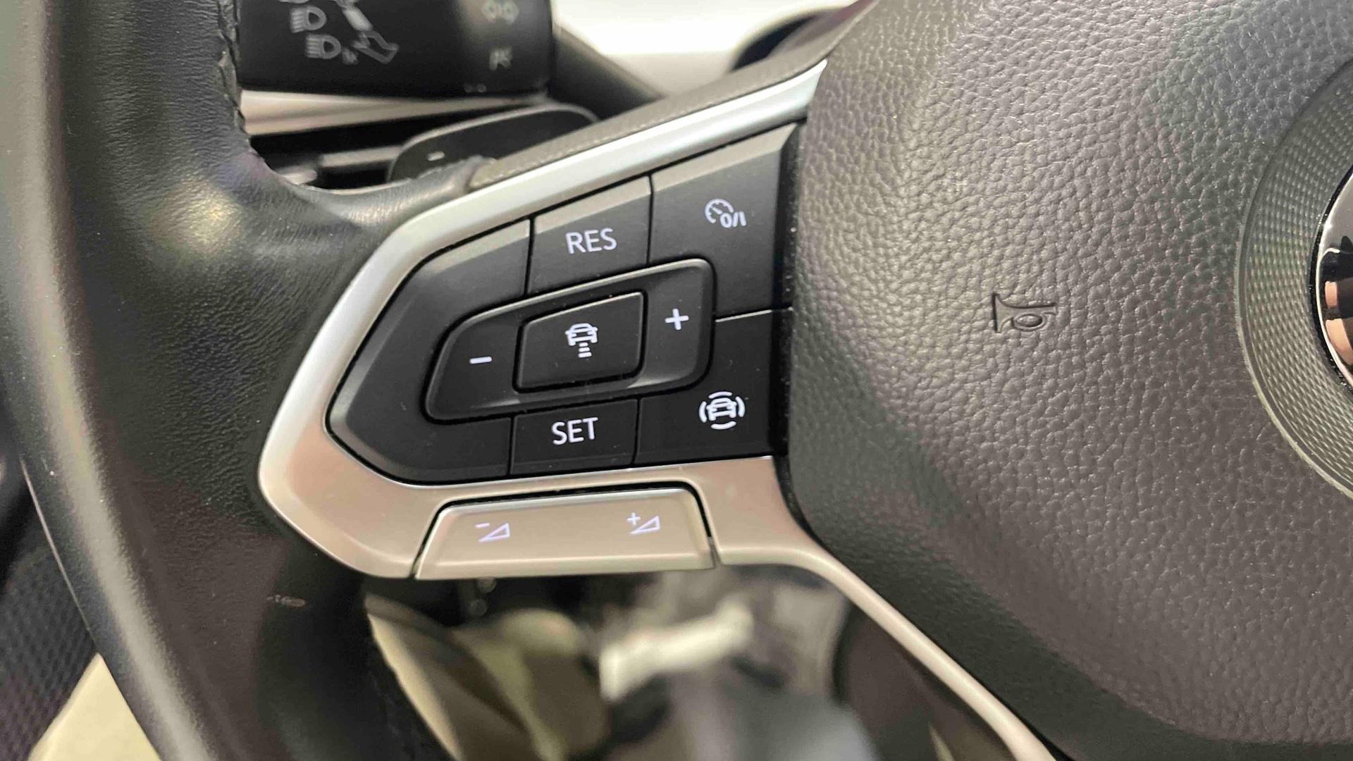 VOLKSWAGEN GOLF 1.5 eTSI OPF 130 DSG7 Life Business