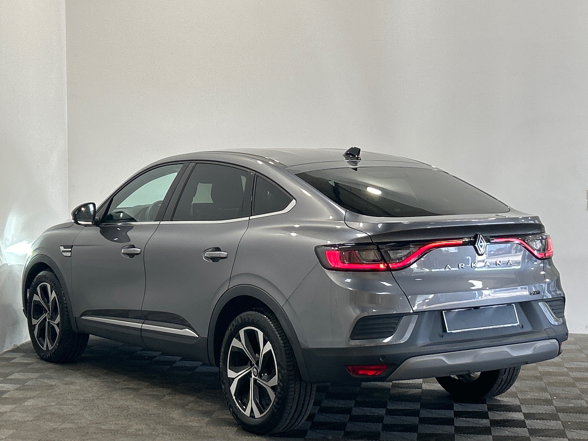 RENAULT ARKANA E-Tech 145 - 23 Techno
