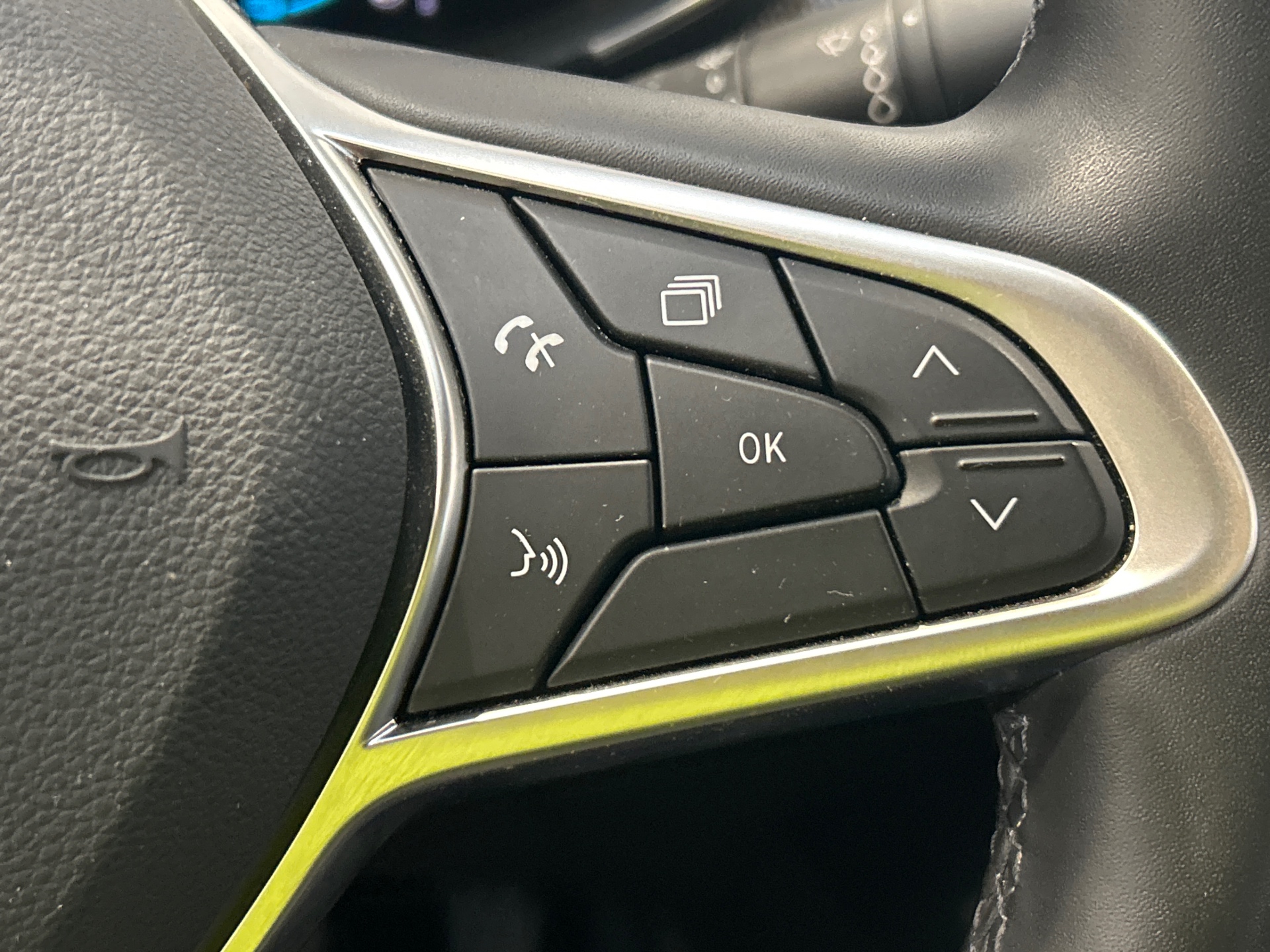 RENAULT ARKANA E-Tech 145 - 23 Techno