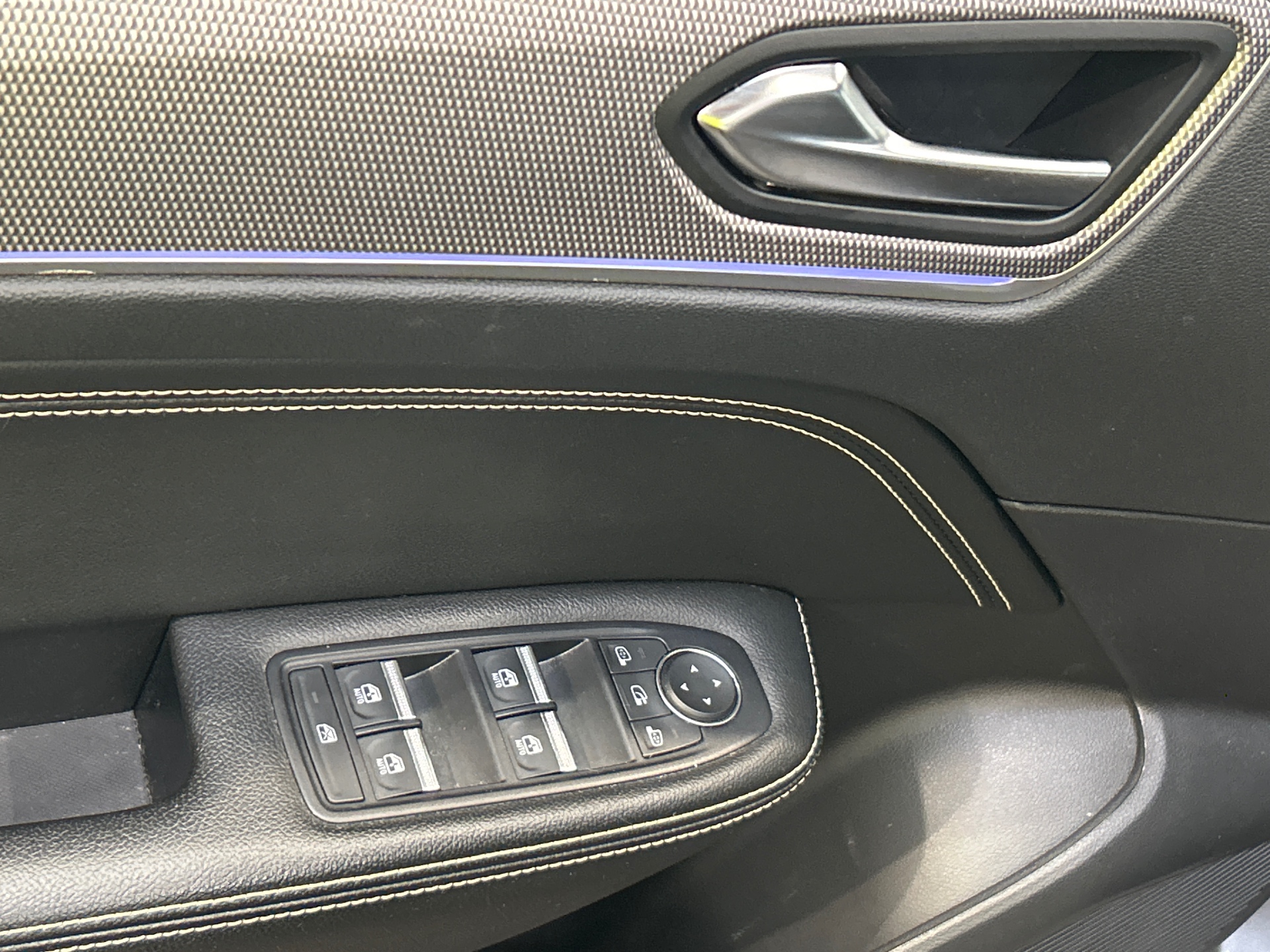 RENAULT ARKANA E-Tech 145 - 23 Techno
