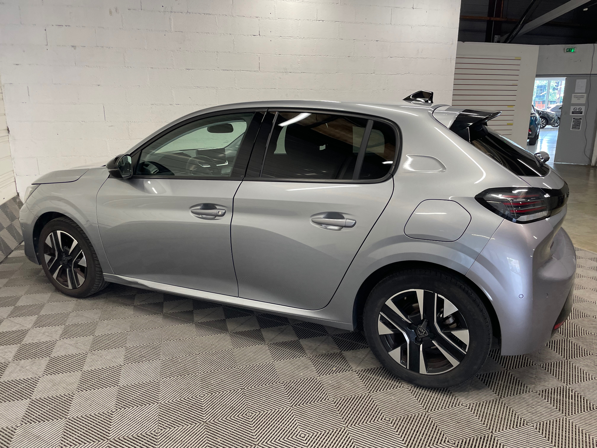 PEUGEOT 208 PureTech 100 S&S BVM6 Allure